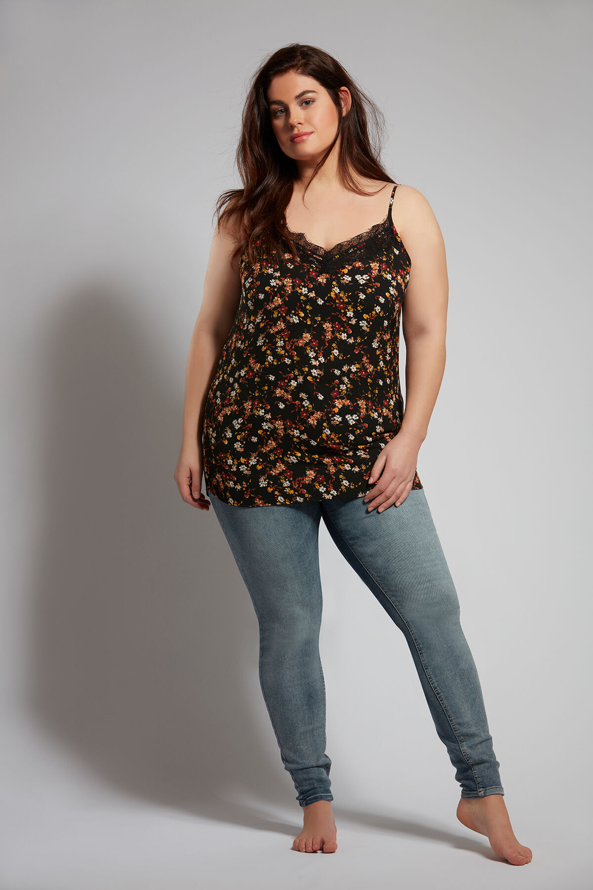 Chemisier sans manches en dentelle image number 4