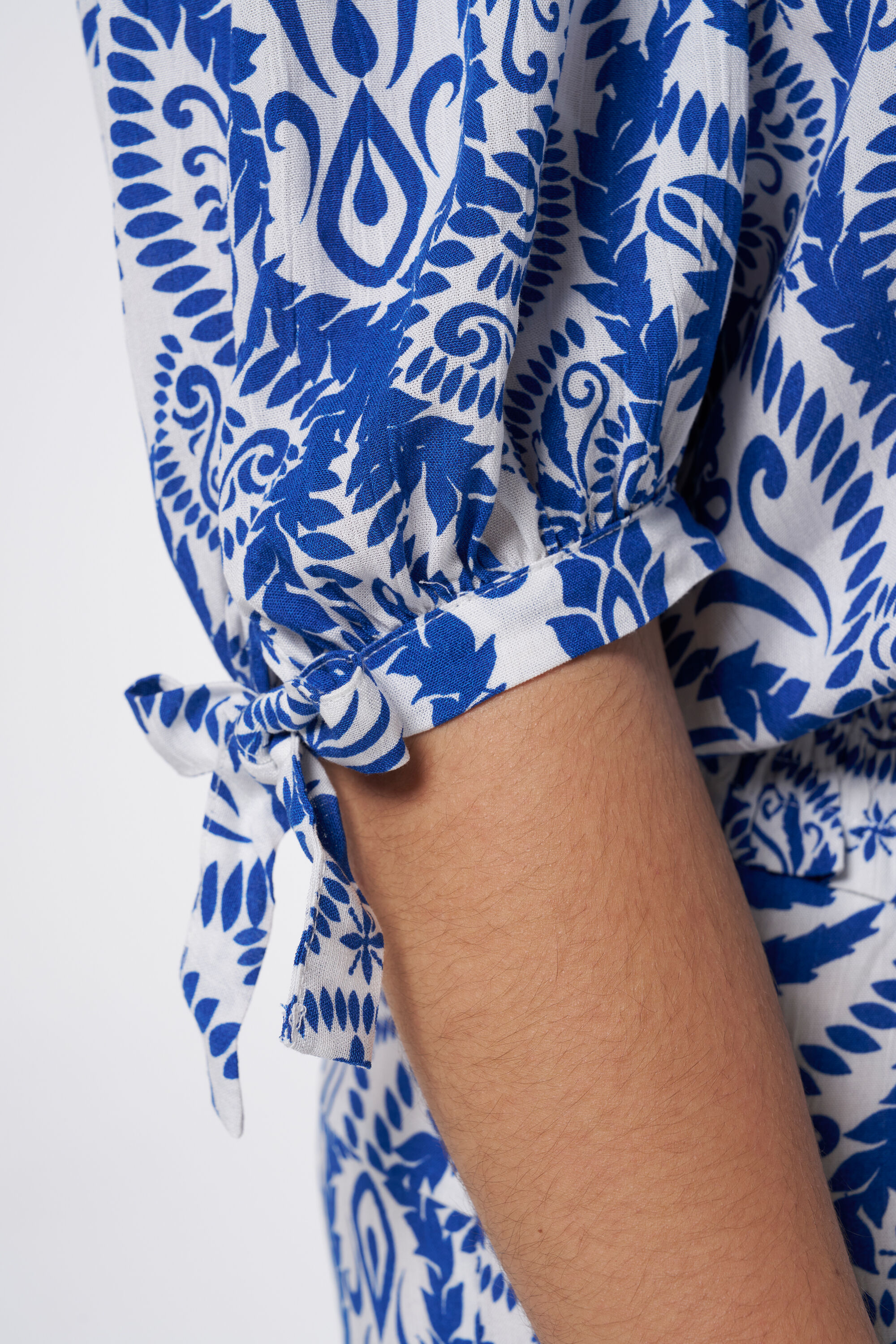 Chemisier &agrave; &eacute;paules d&eacute;nud&eacute;es image number 4