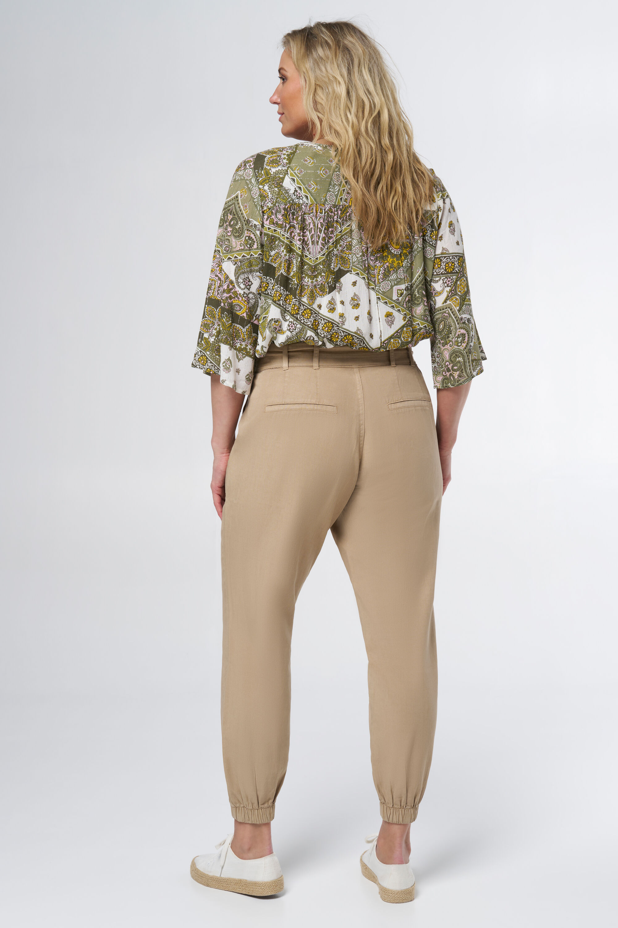 Pantalon avec ceinture image number 3