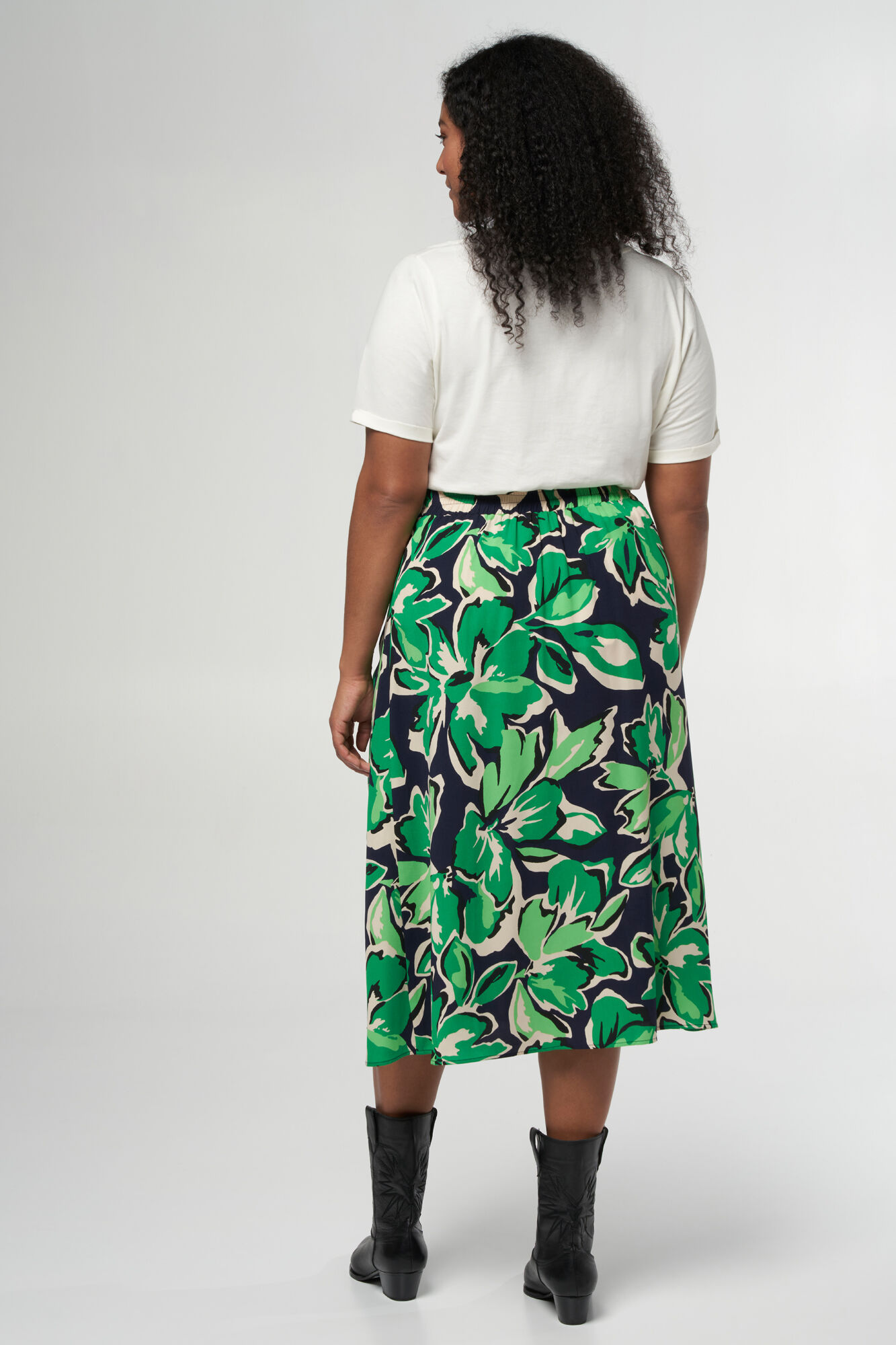 Jupe avec imprim&eacute; et boutons dor&eacute;s image number 3