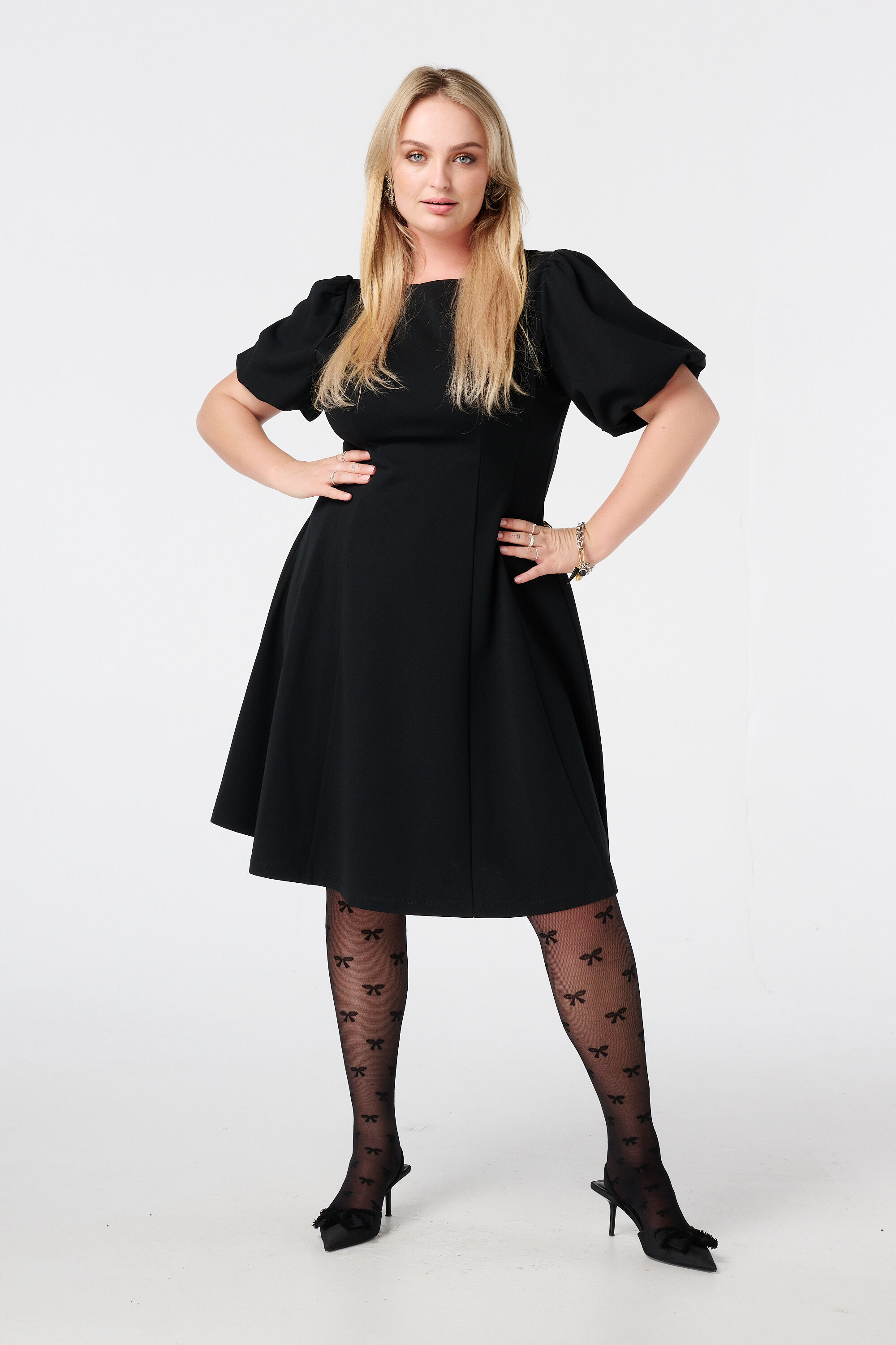 Robe avec d&eacute;coupes structurantes