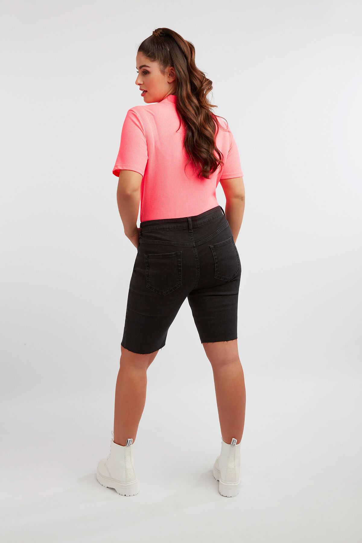 Shorts style motard en denim  image number 5