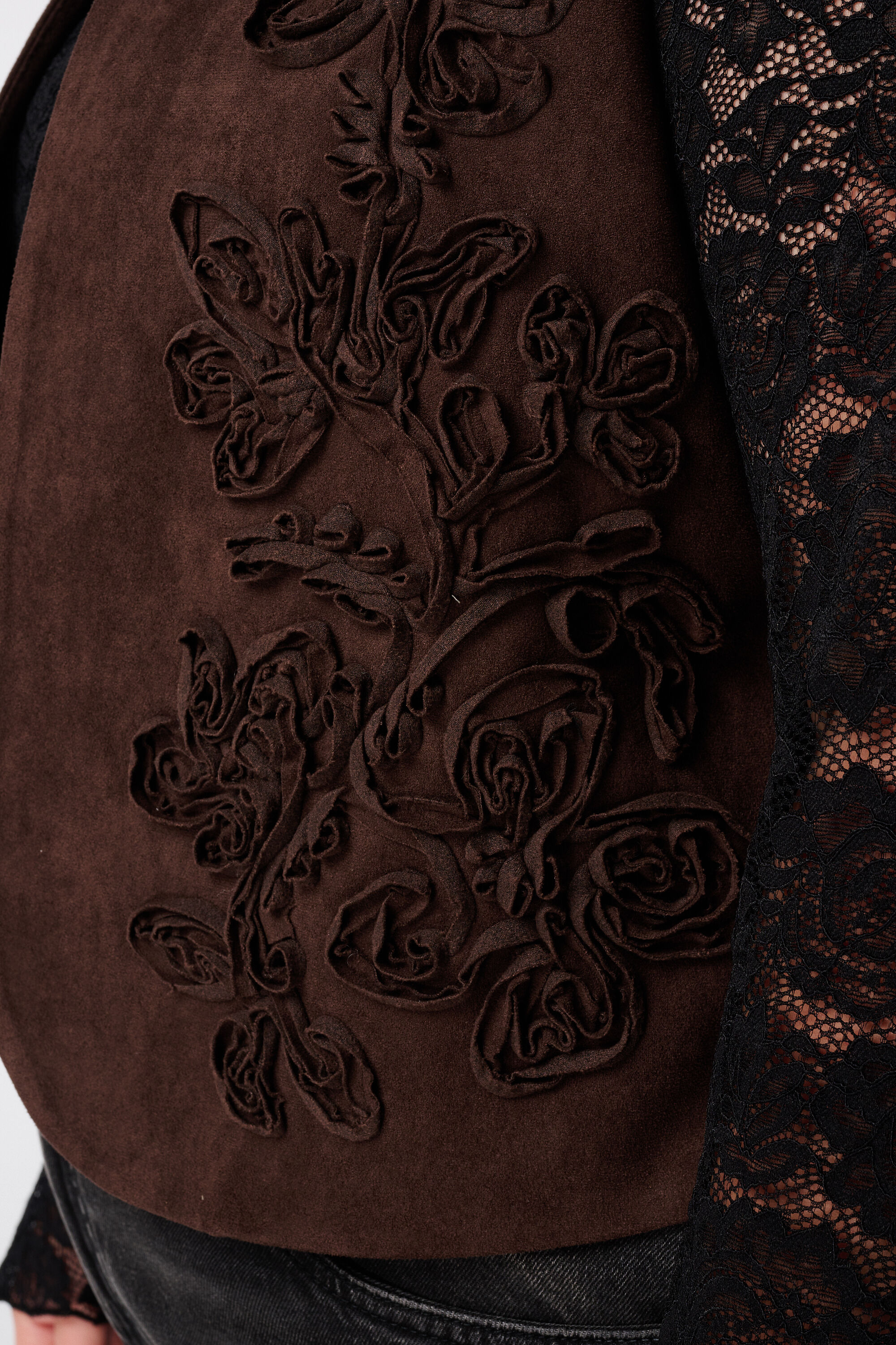 Gilet en su&egrave;de avec broderies image number 6