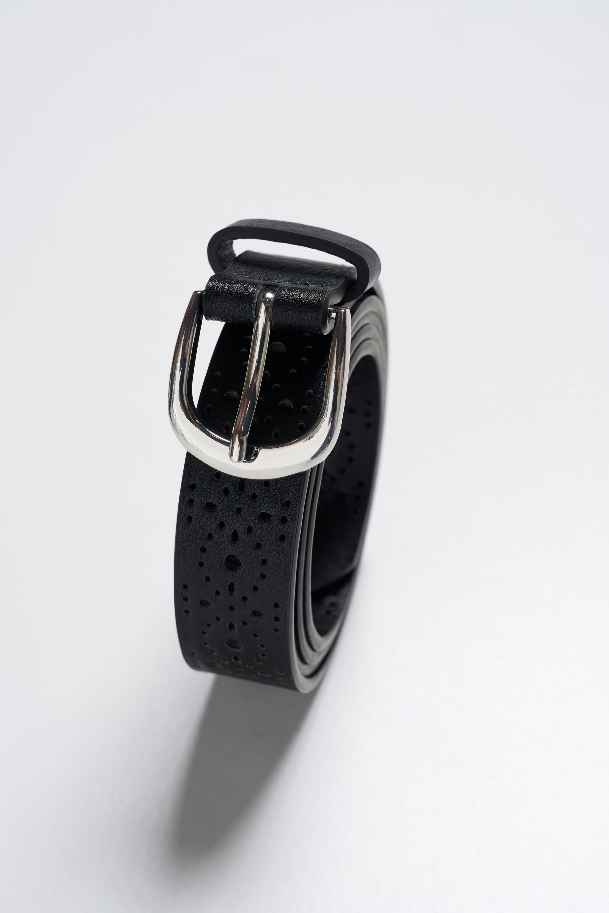 Femmes Ceinture avec motifs perforés Noir | MS Mode
