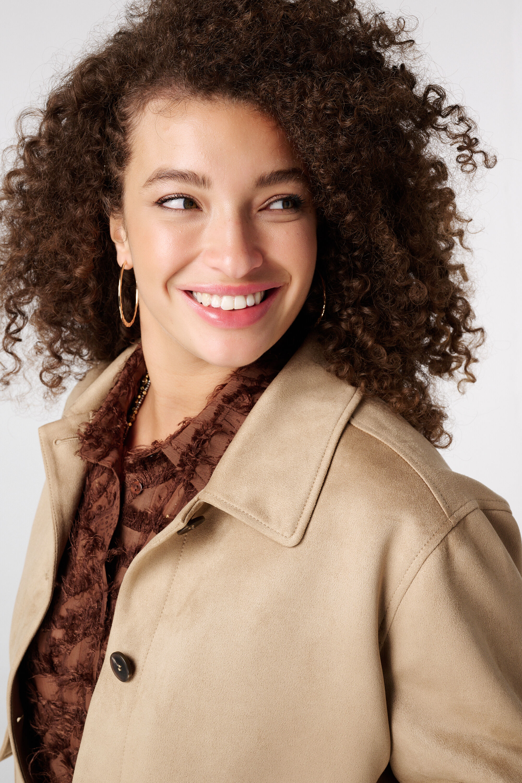 Veste en su&eacute;dine avec fermeture &agrave; boutons image number 4