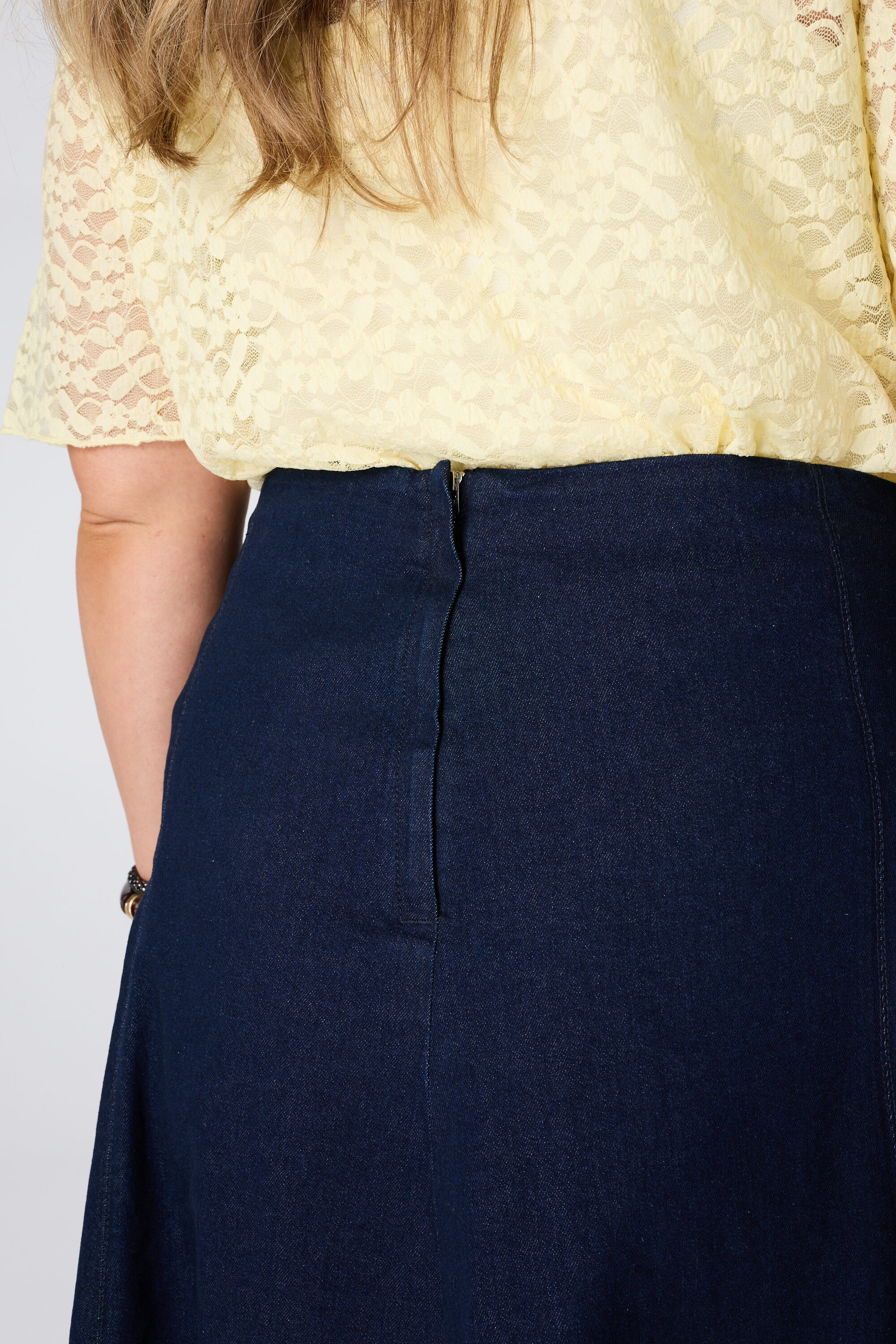 Jupe midi en jean image number 4