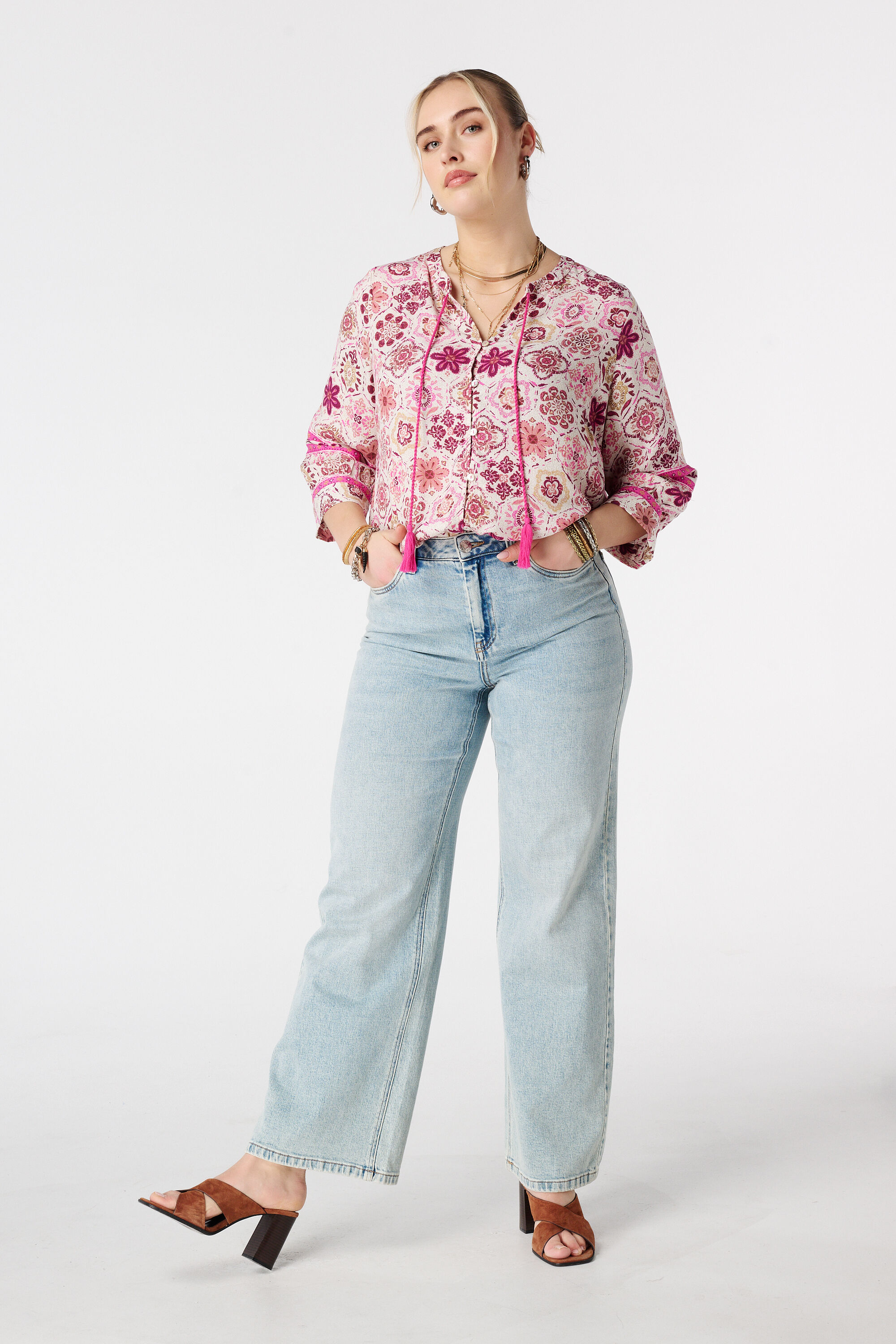 Blouse &agrave; fermeture boutonn&eacute;e image number 5