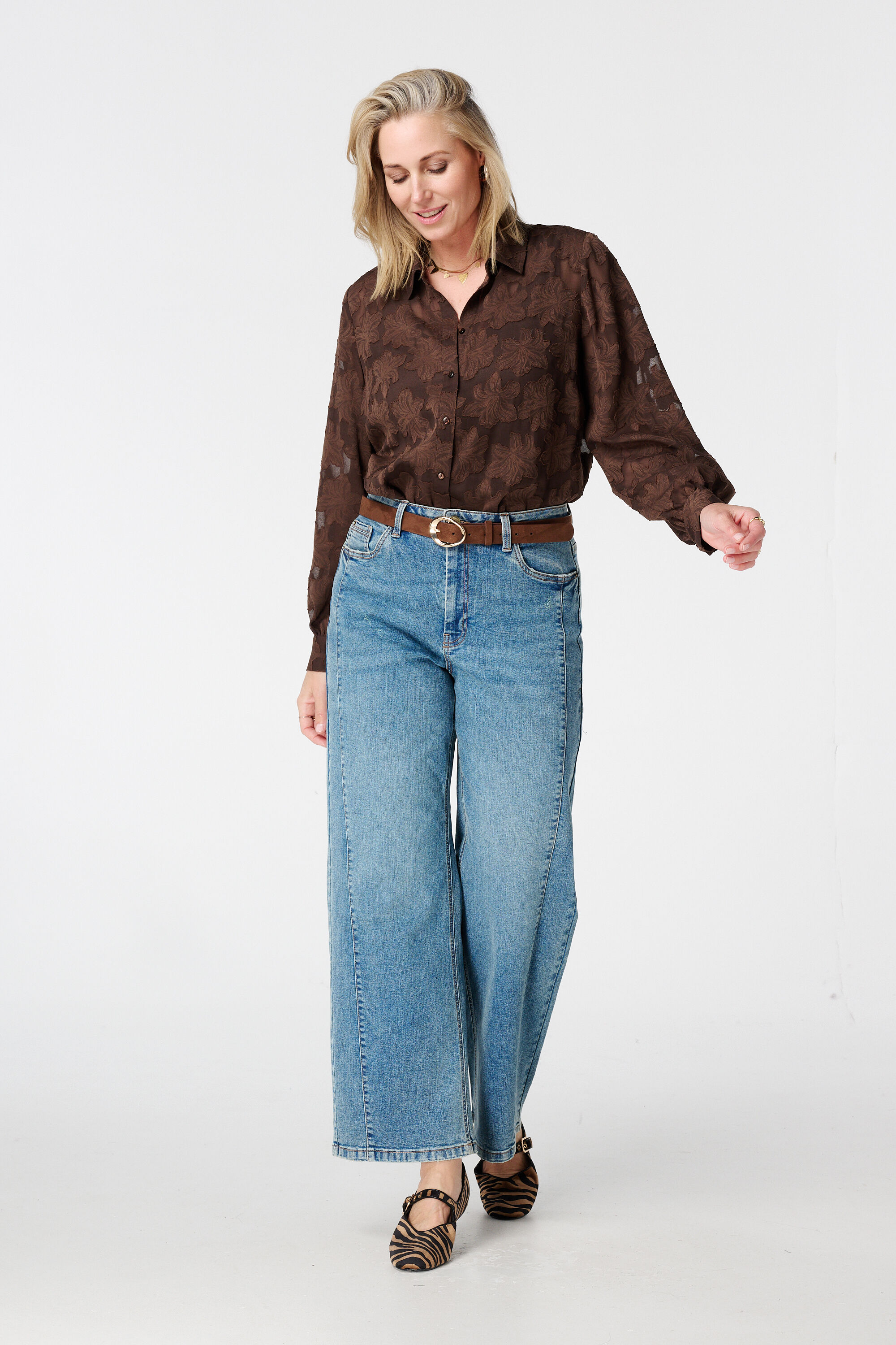 Blouse transparente &agrave; motif floral image number 5