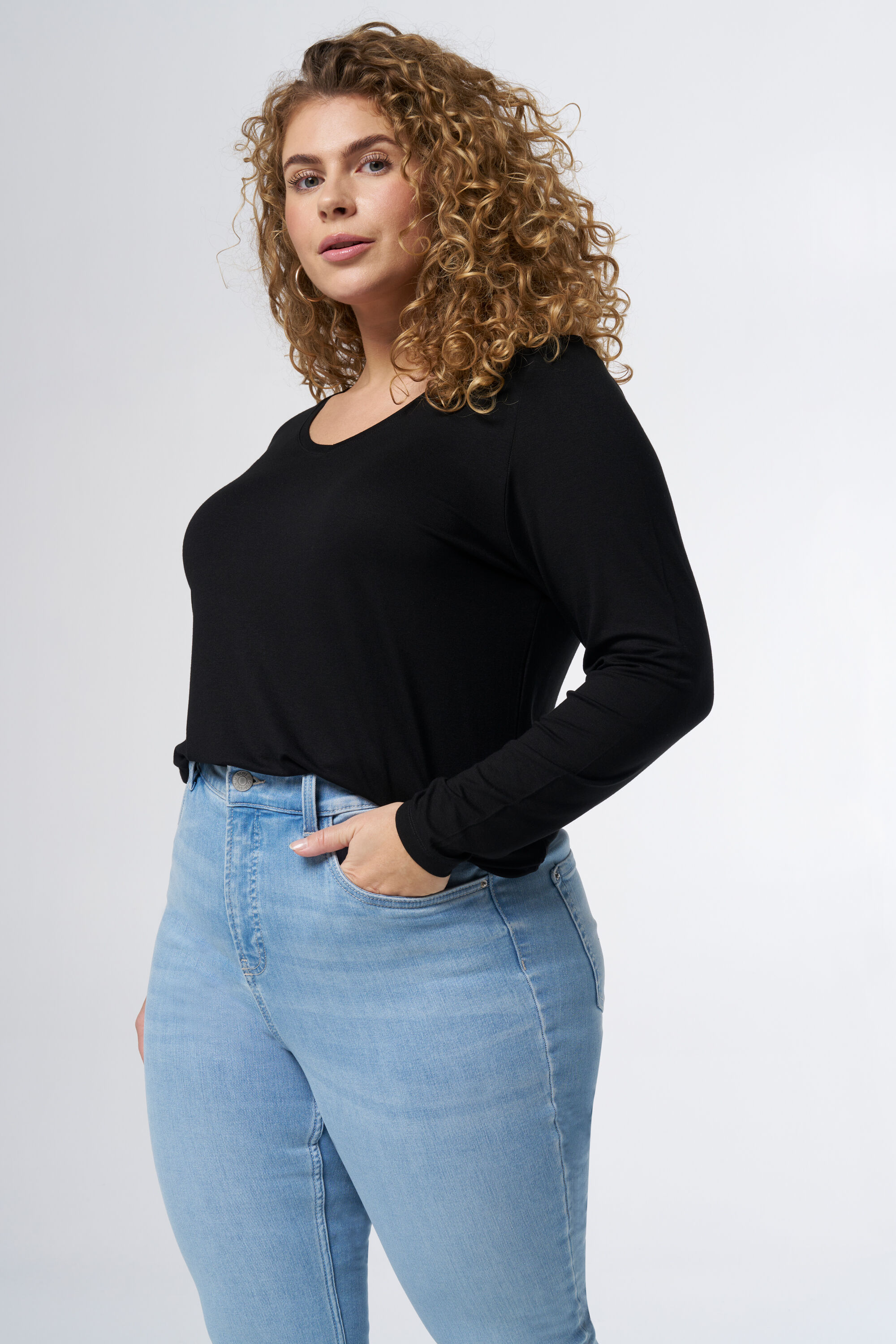 Haut &agrave; manches longues et col en V