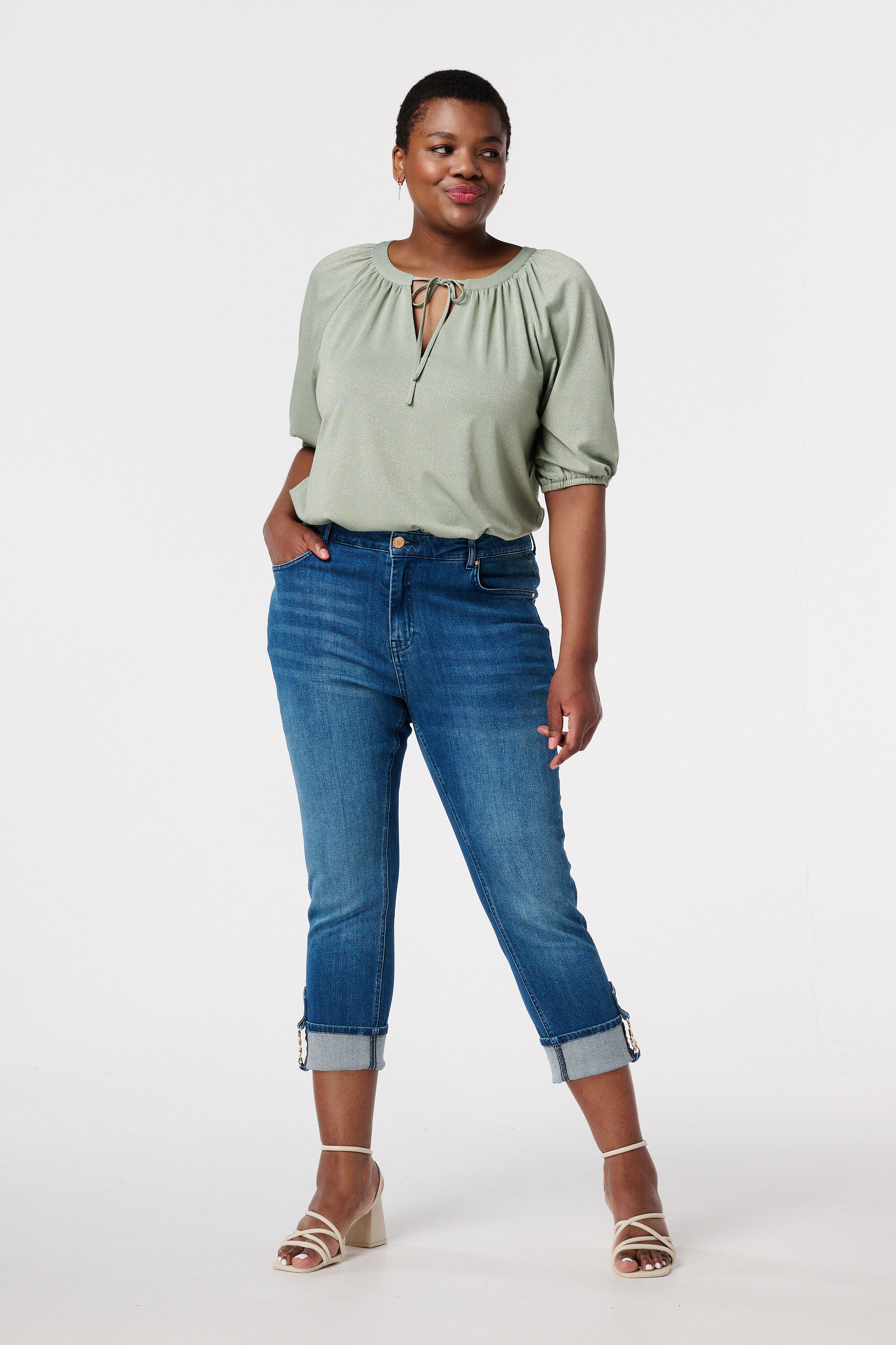 Haut avec d&eacute;tails &agrave; paillettes image number 5