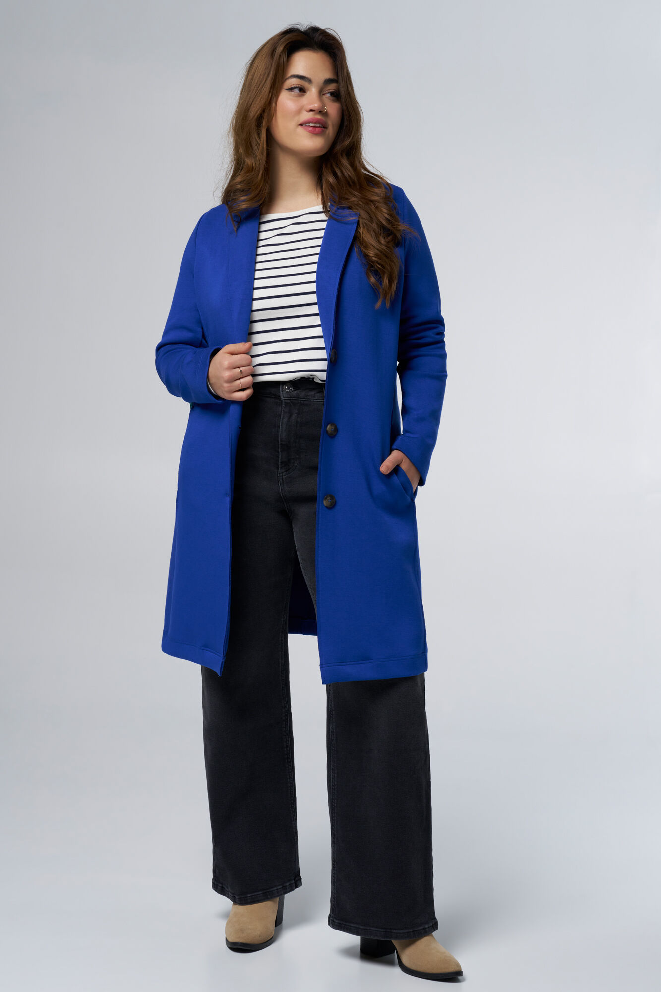 Manteau avec fermeture boutonn&eacute;e  image number 6