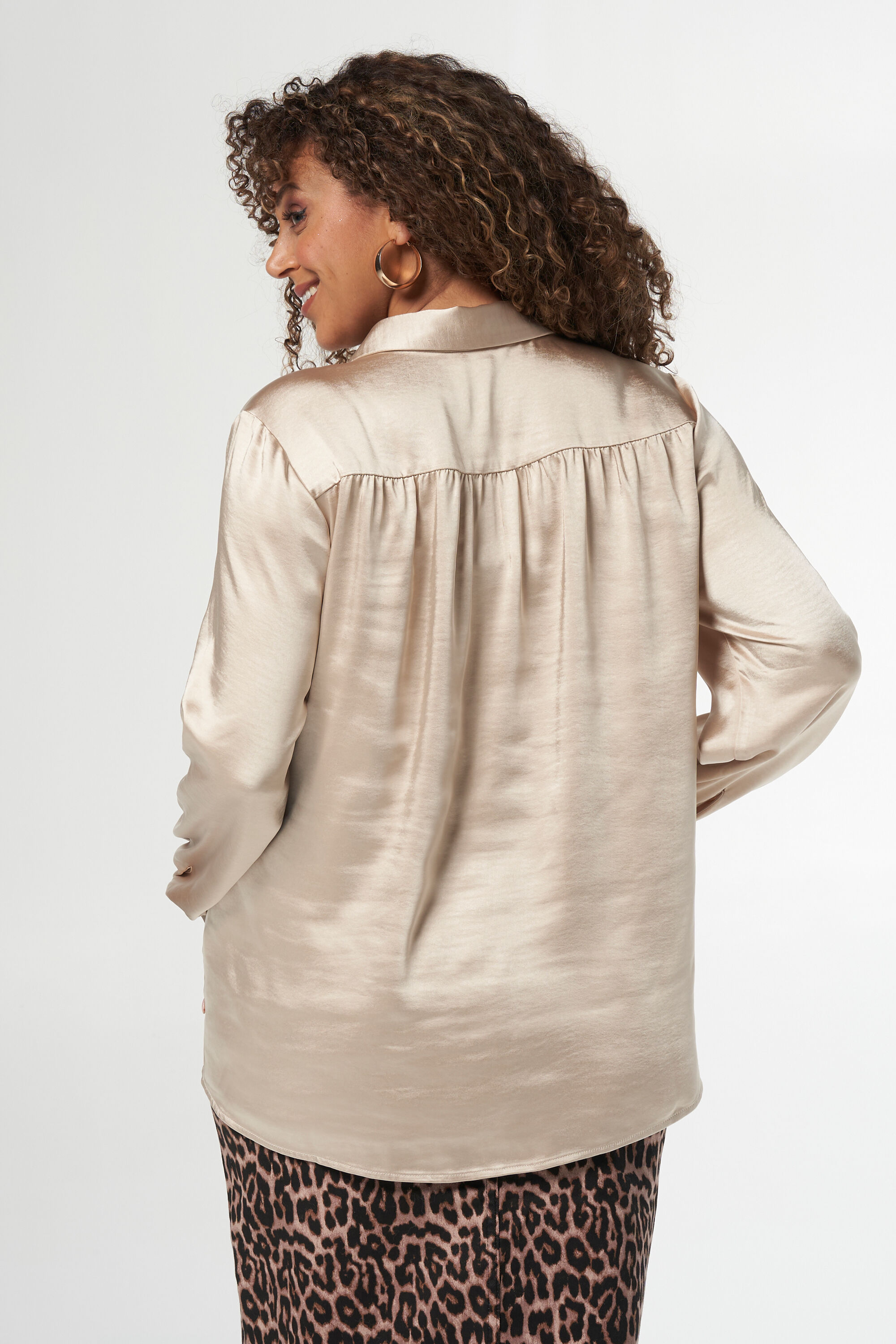 Chemisier avec aspect satin&eacute; image number 3