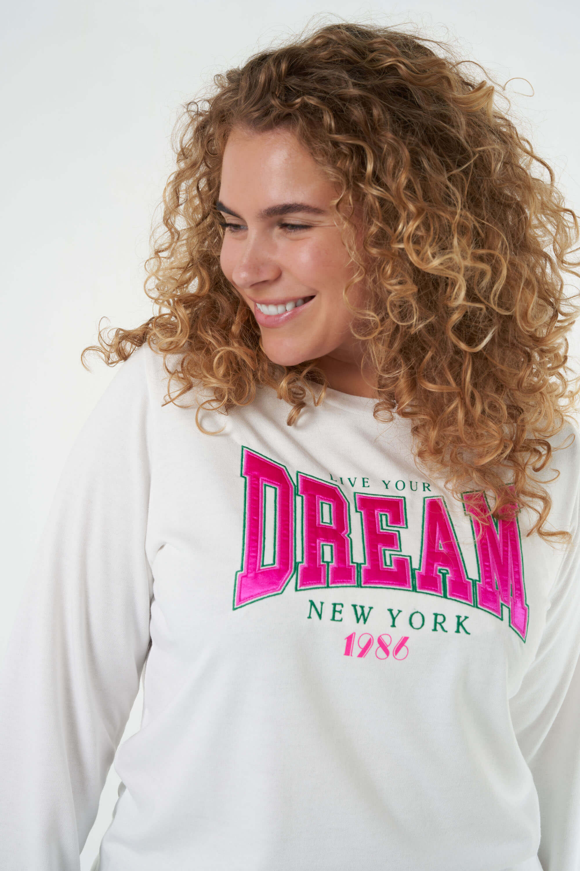 Pull avec inscription hot sale femme