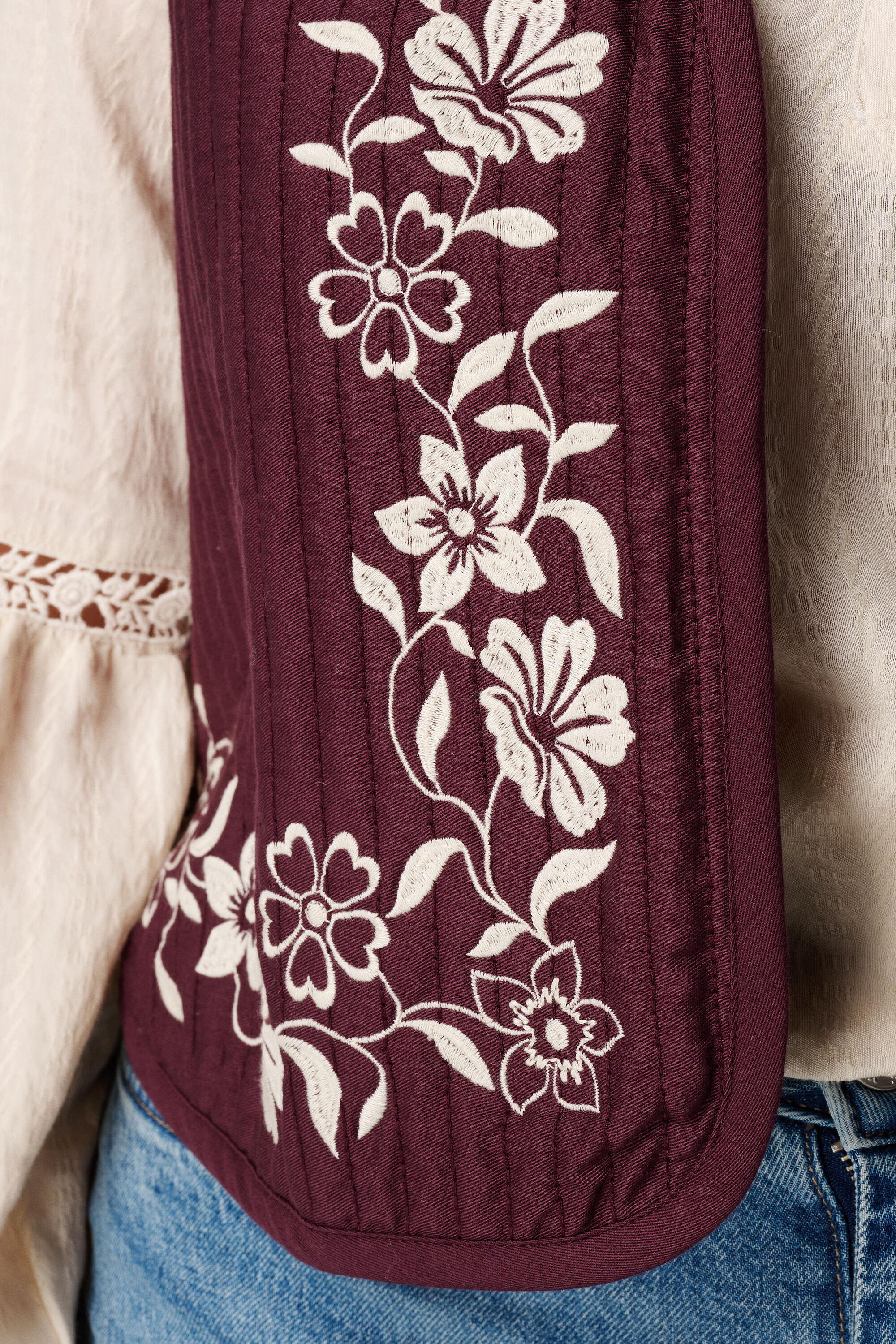 Gilet avec broderie image number 6