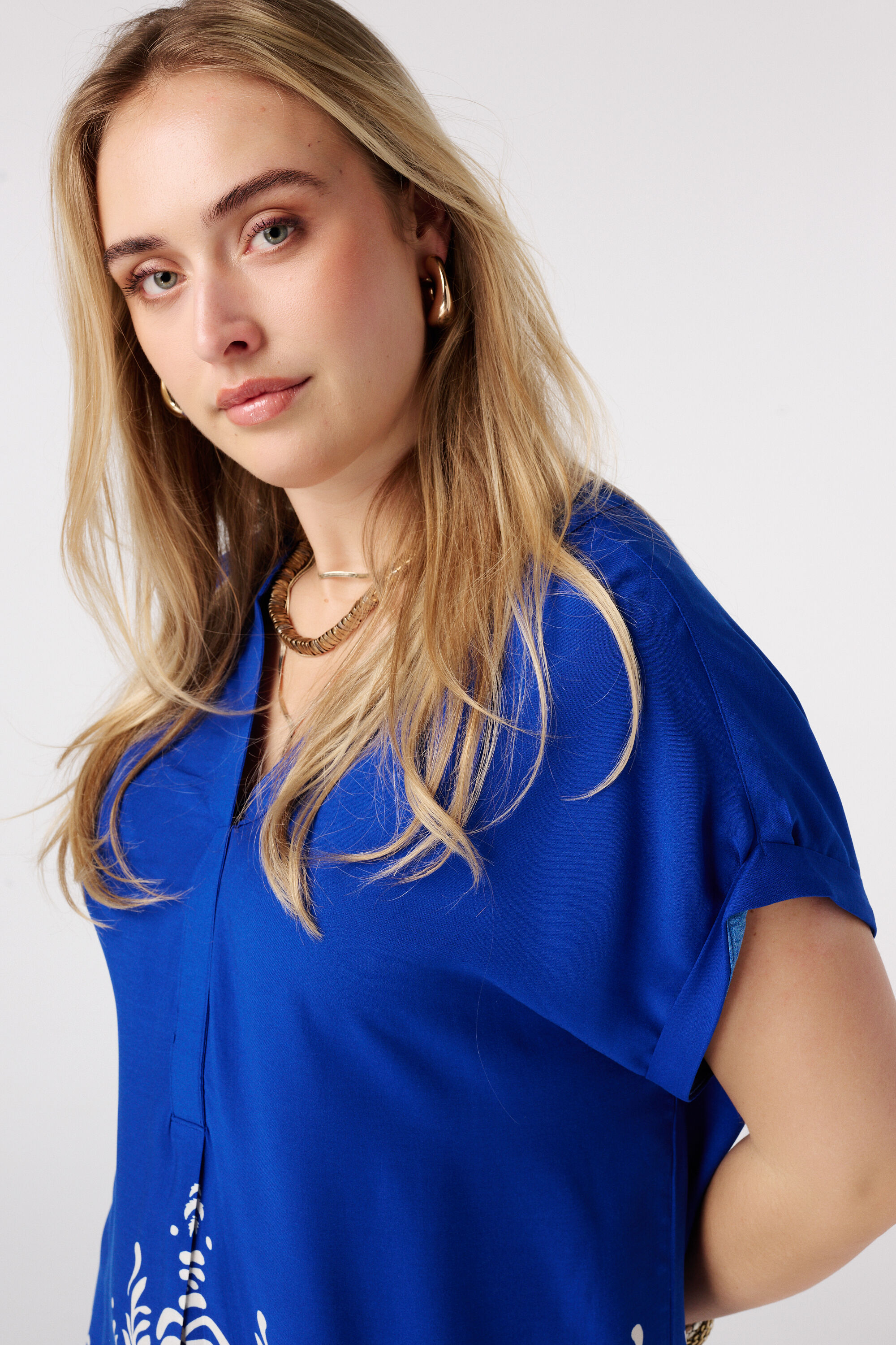 Robe &agrave; encolure en V image number 4