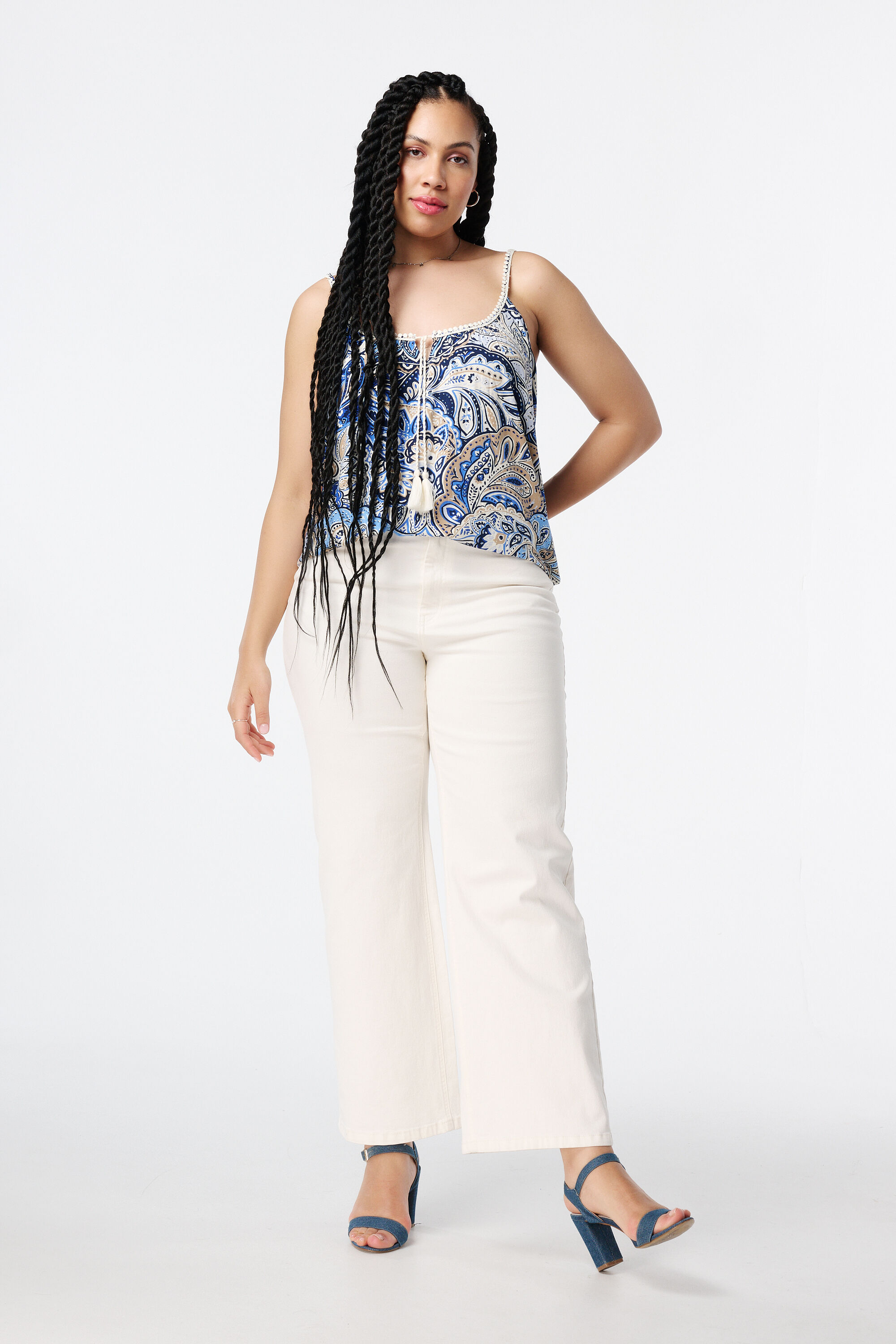 Haut avec d&eacute;tails en crochet image number 5