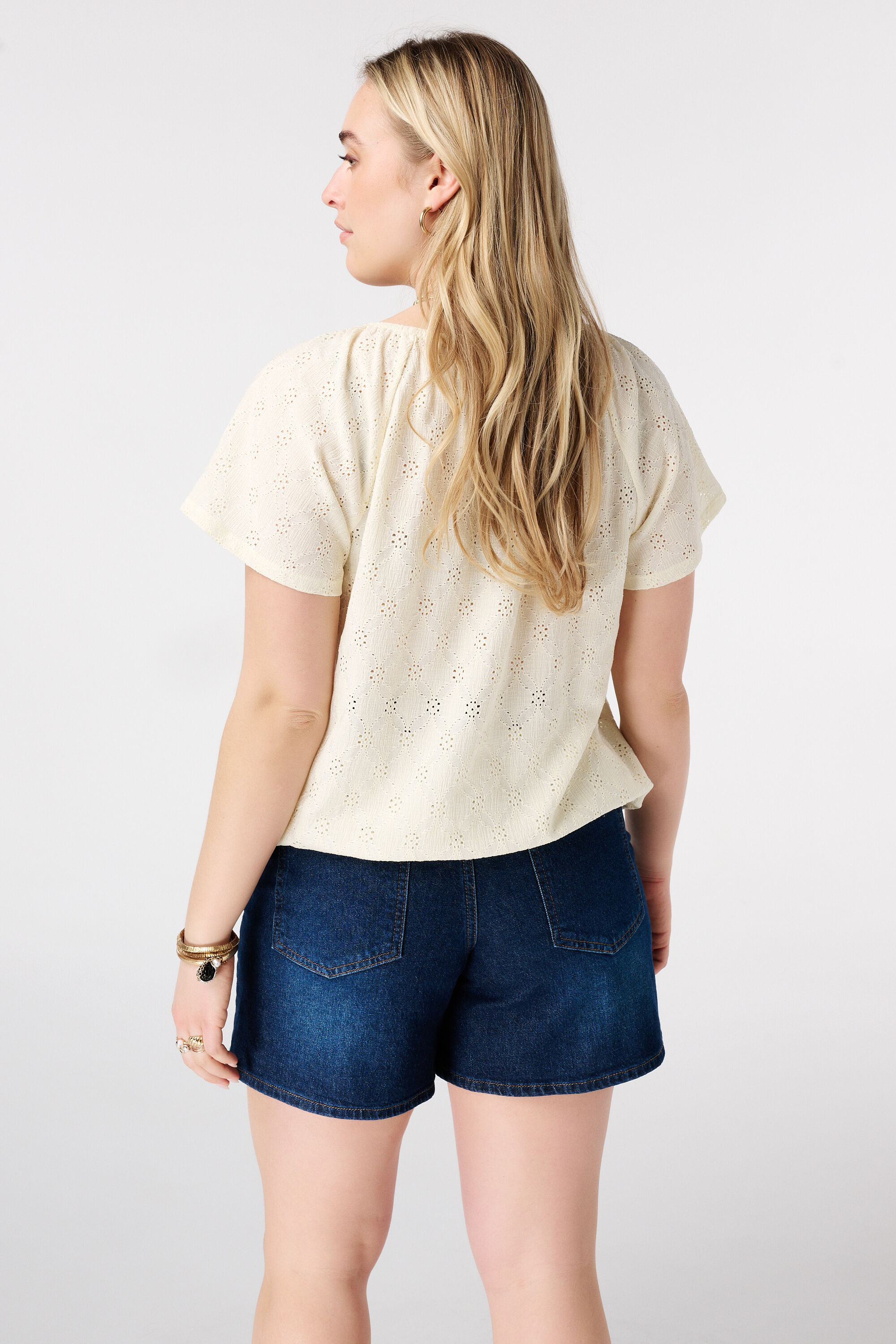 Top en dentelle avec pompons image number 3