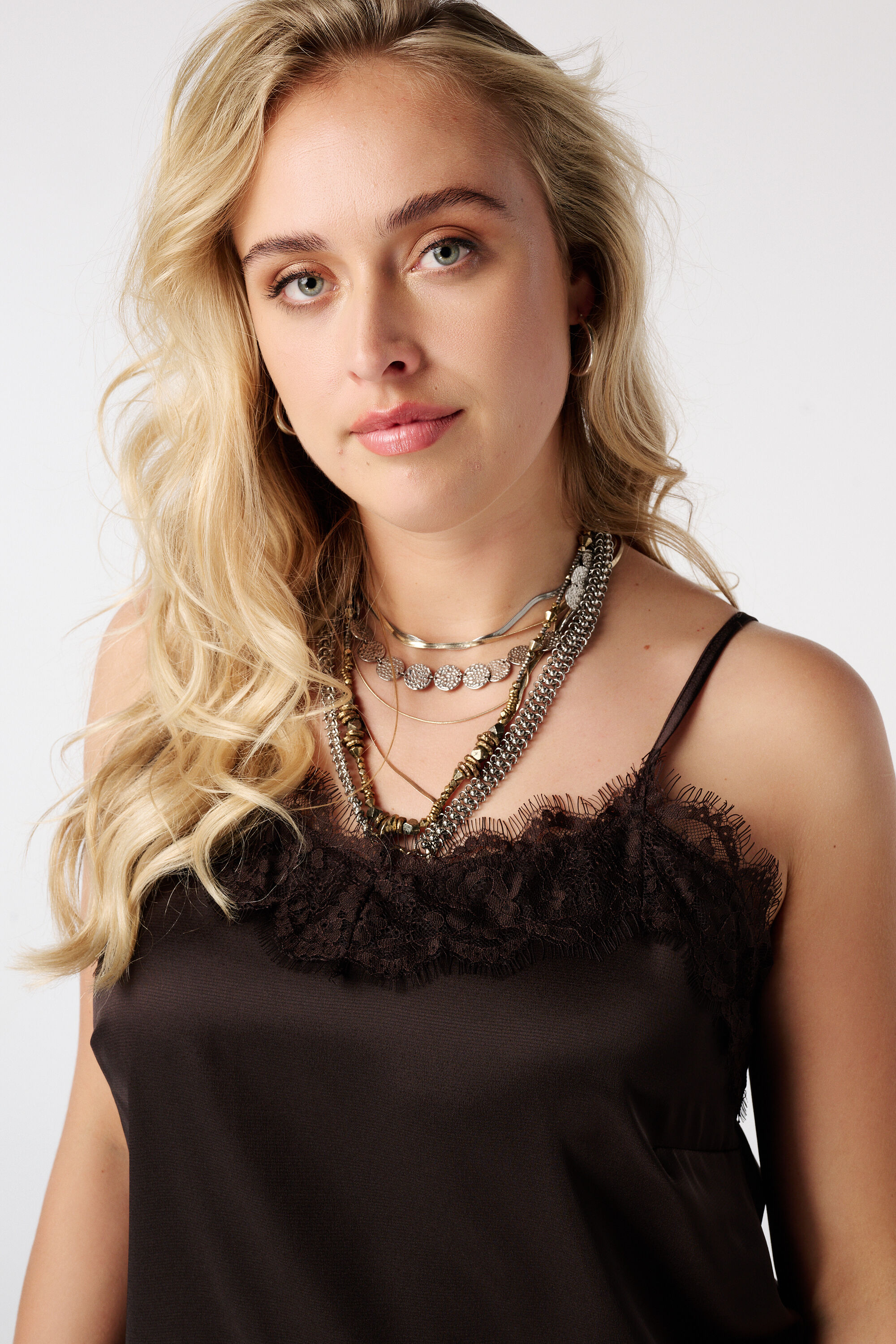 Blouse spaghetti avec dentelle image number 4