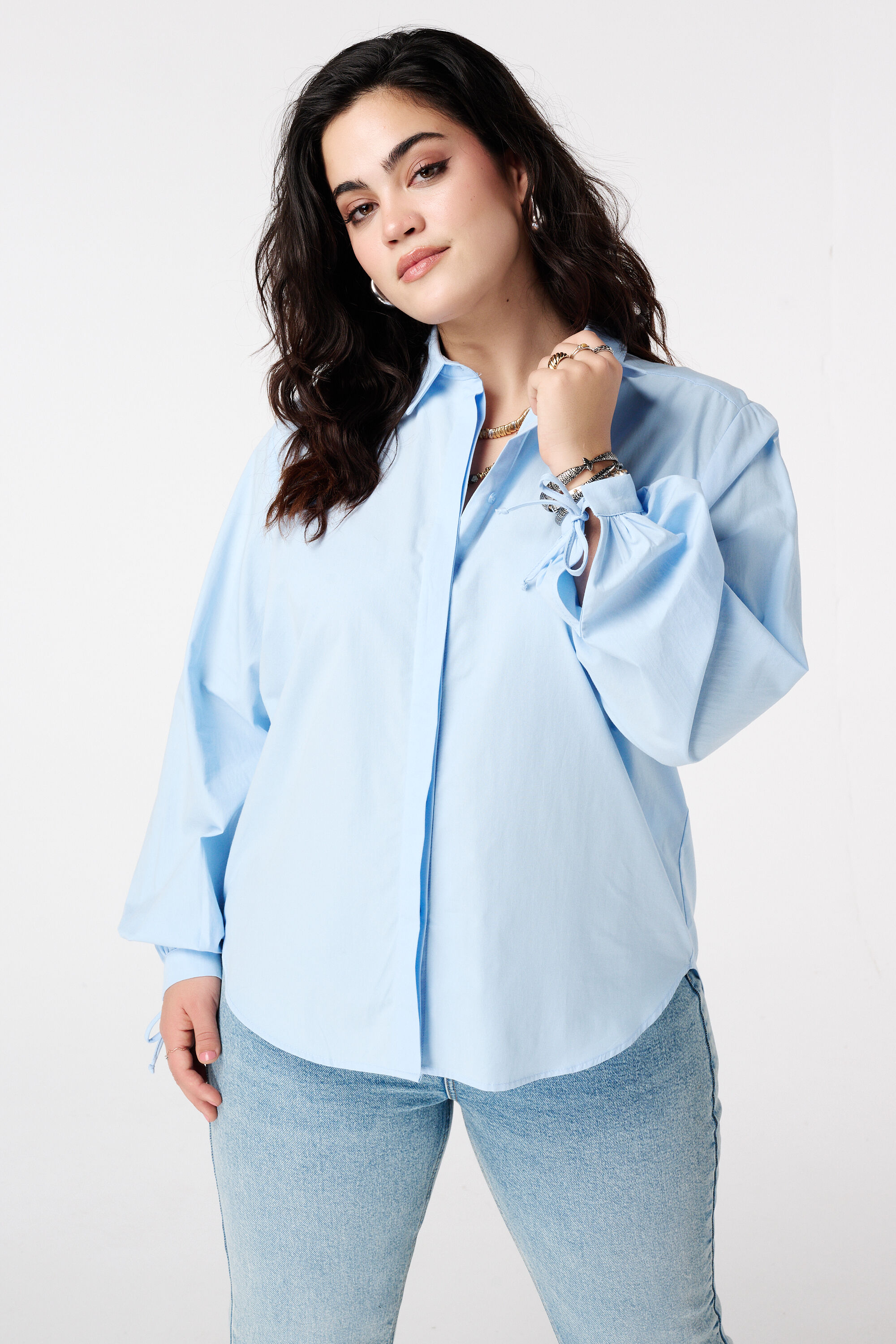 Blouse avec d&eacute;tails &agrave; cordon