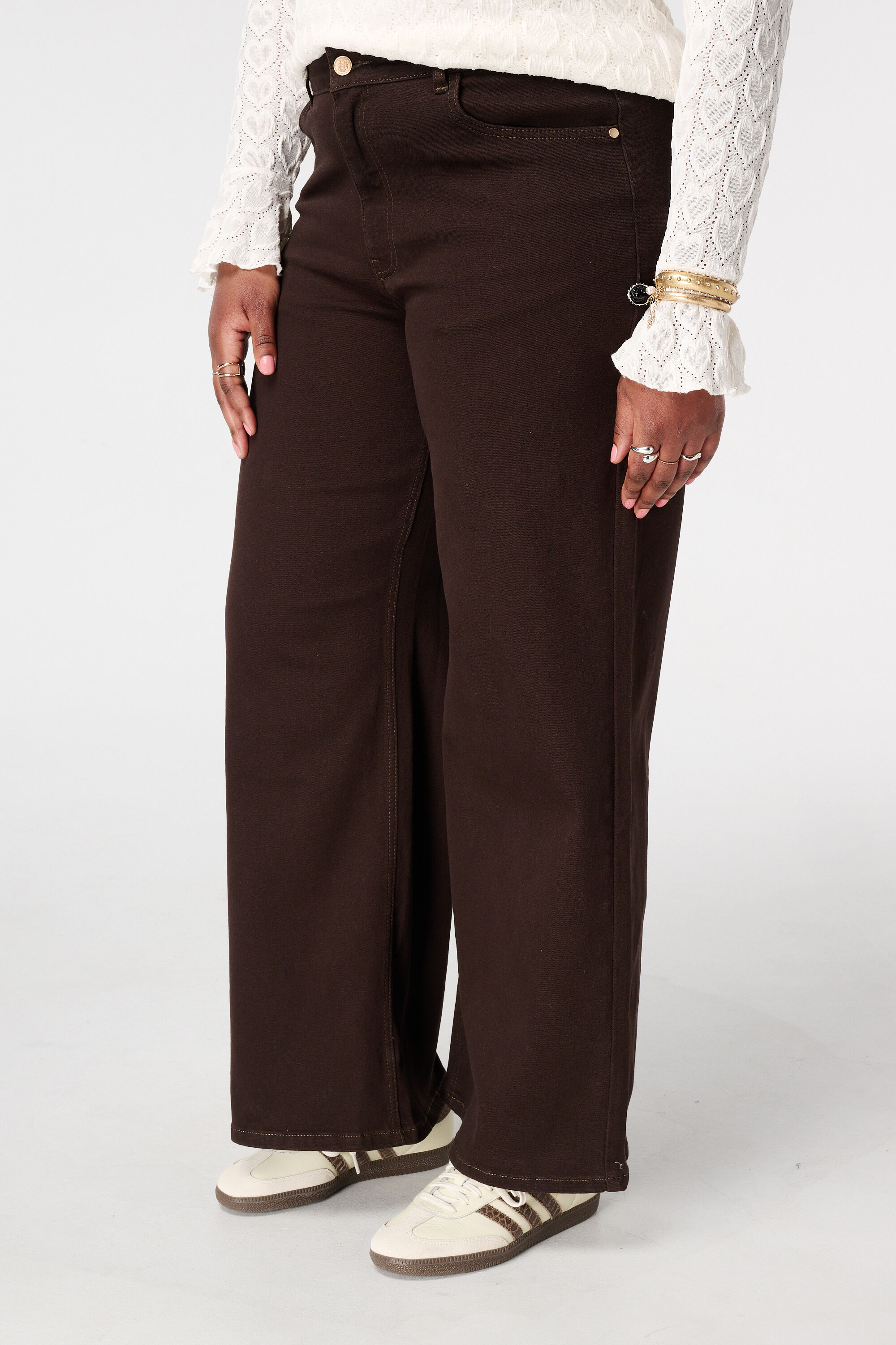 Jean &agrave; jambe large et taille haute image number 5