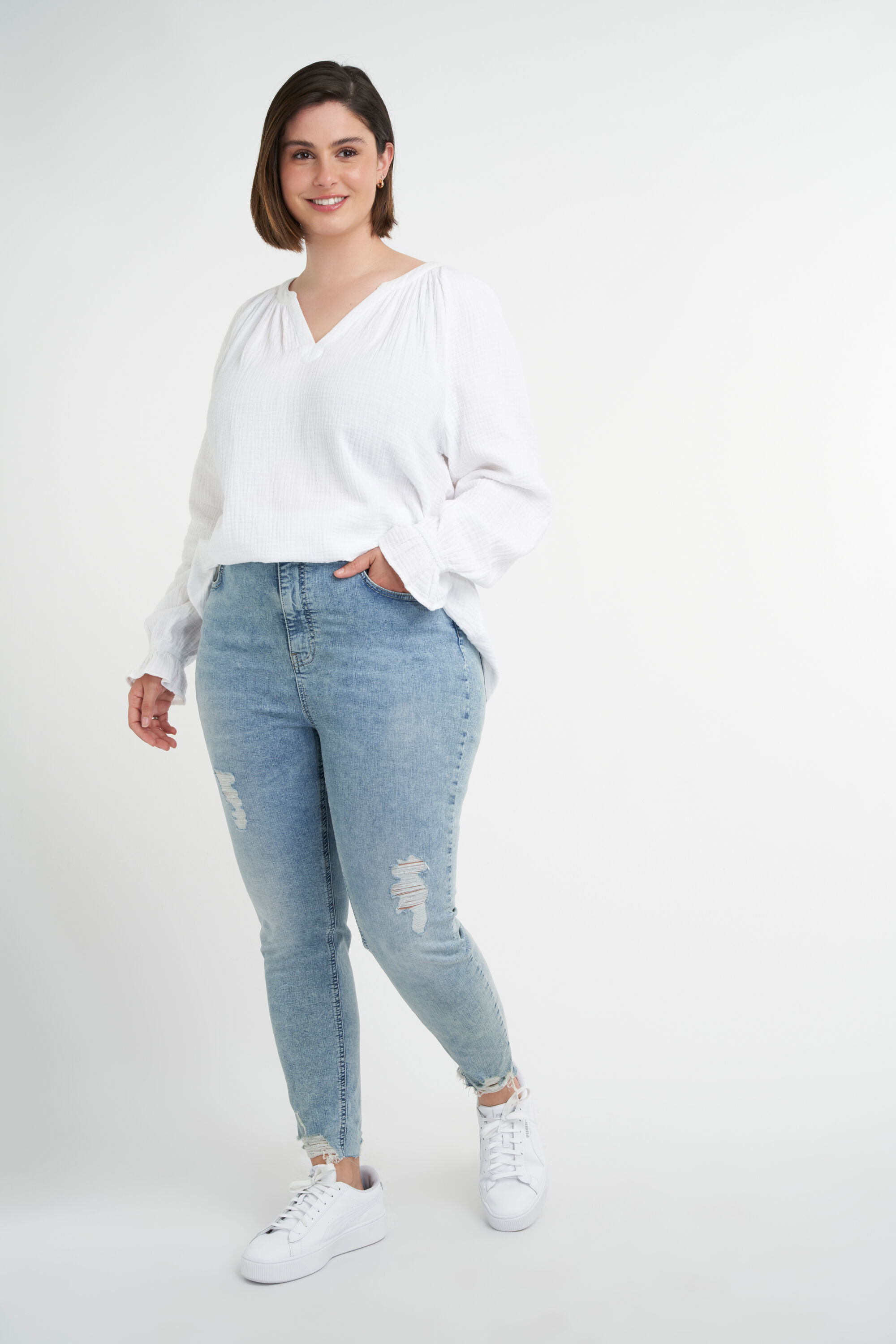 Jeans avec d&eacute;chirures image number 0