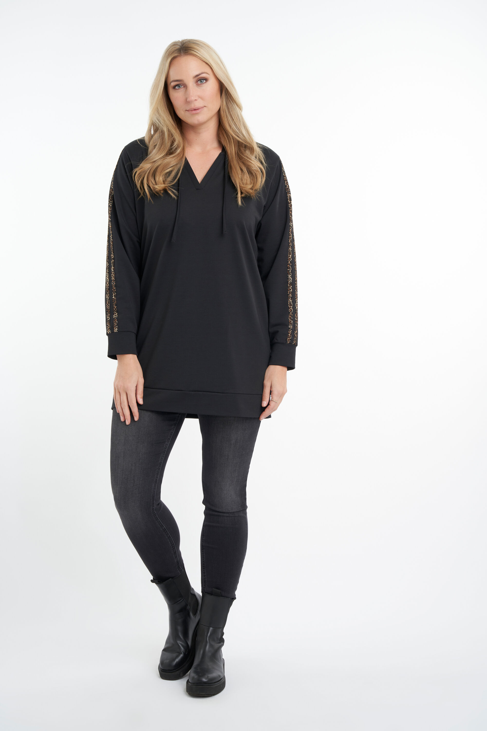 Pull avec imprim&eacute; panth&egrave;re image number 5