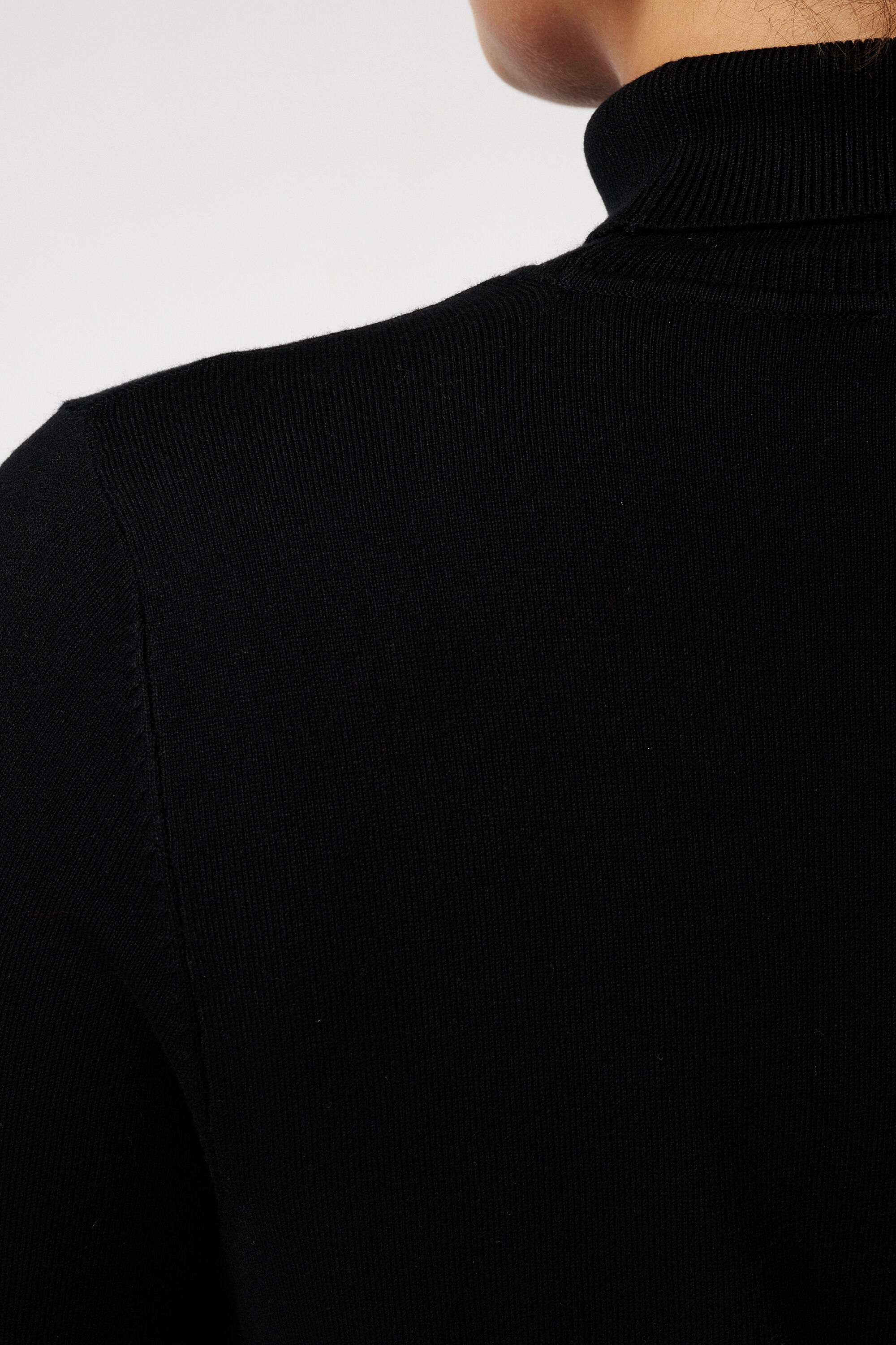 Pull &agrave; col roul&eacute; et boutons d&eacute;coratifs image number 6