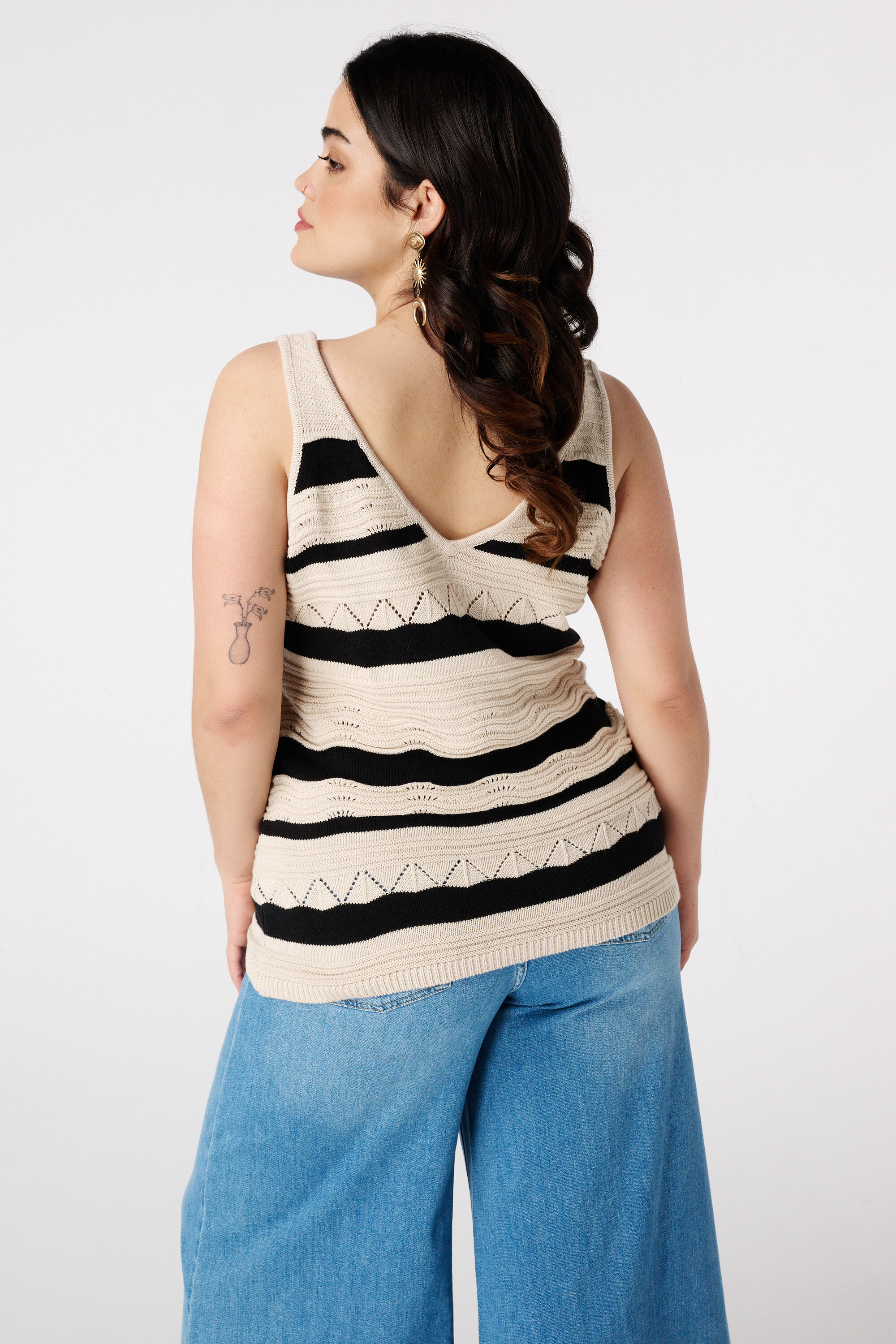 Haut avec col en V image number 3