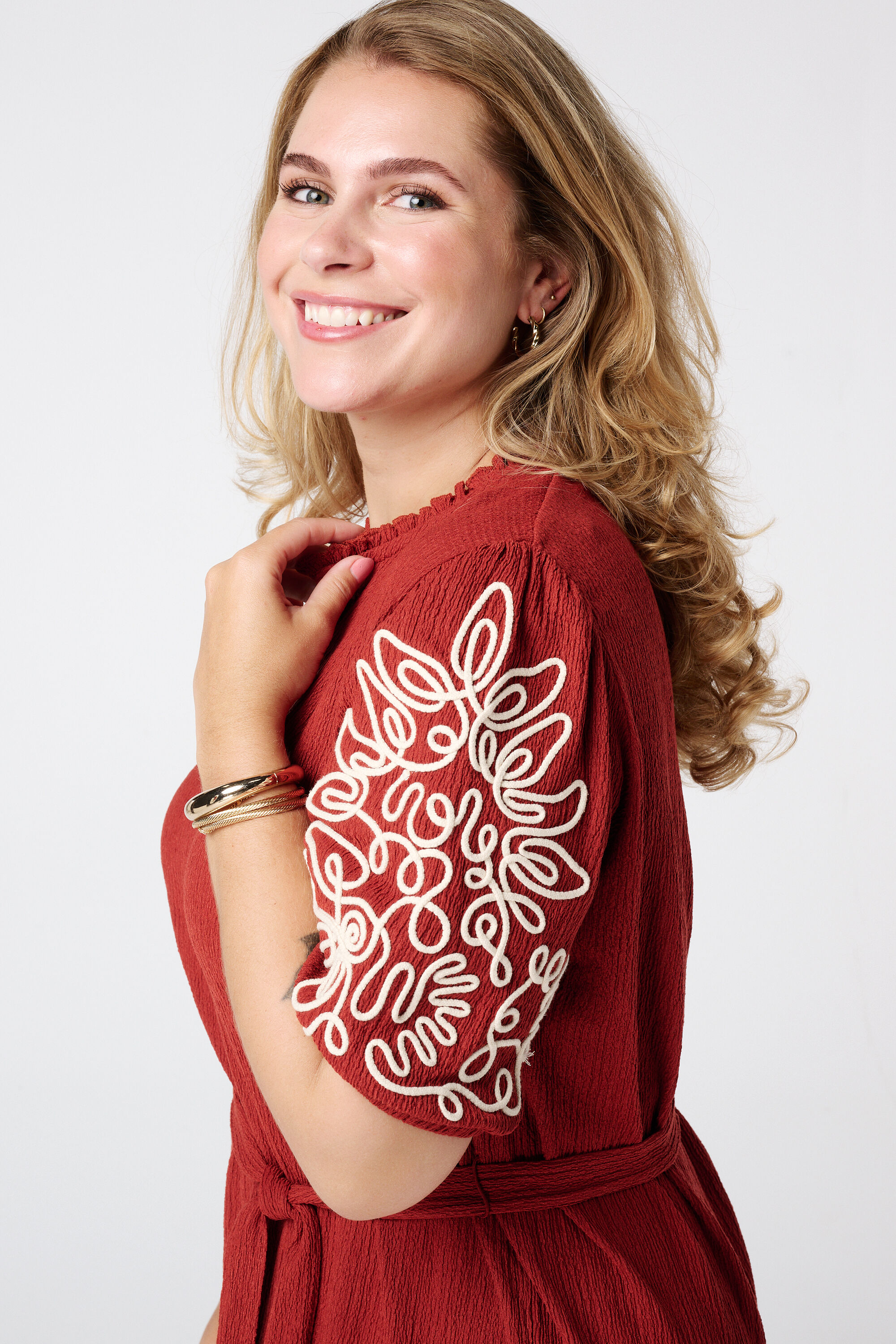 Robe avec d&eacute;tails sur les manches image number 4