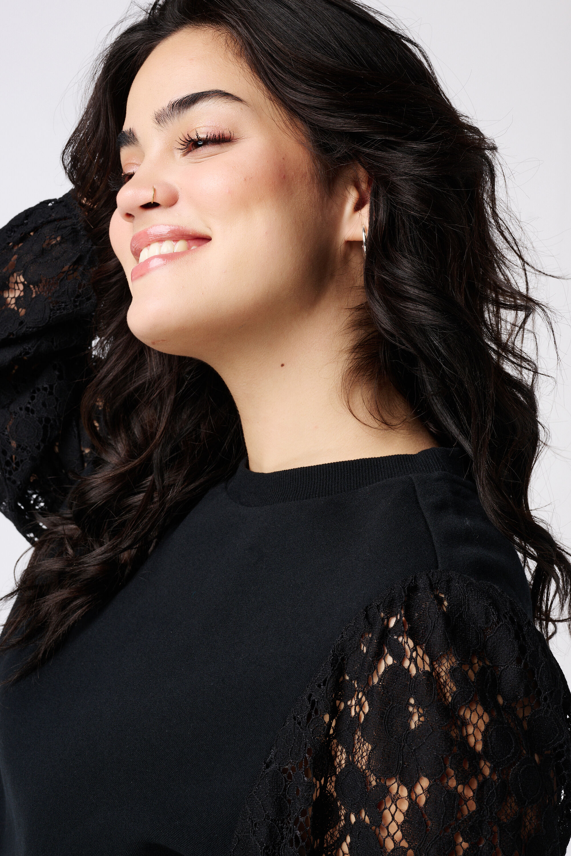 Haut avec manches en dentelle image number 4