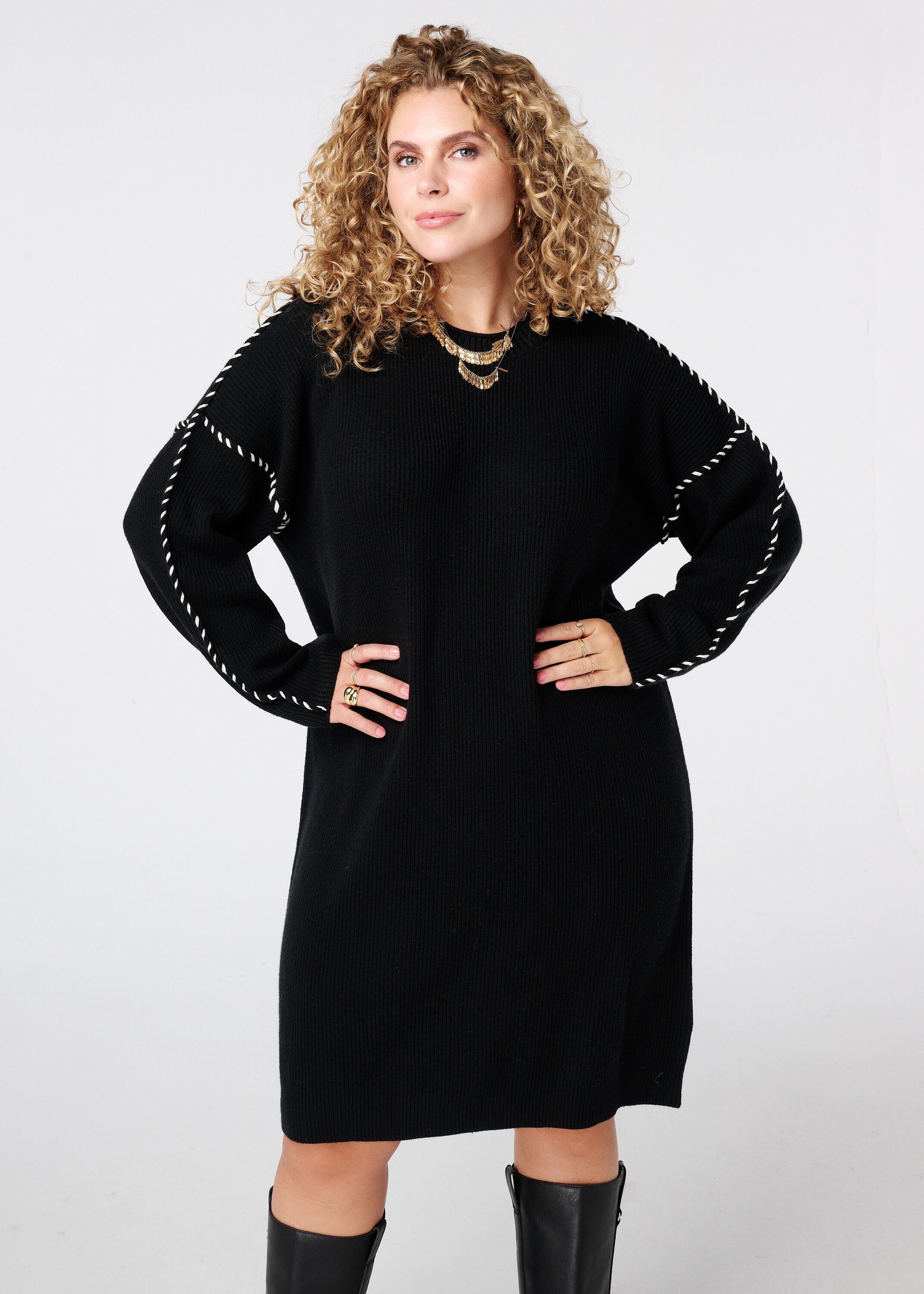 Robe en tricot avec coutures d&eacute;coratives image number 5