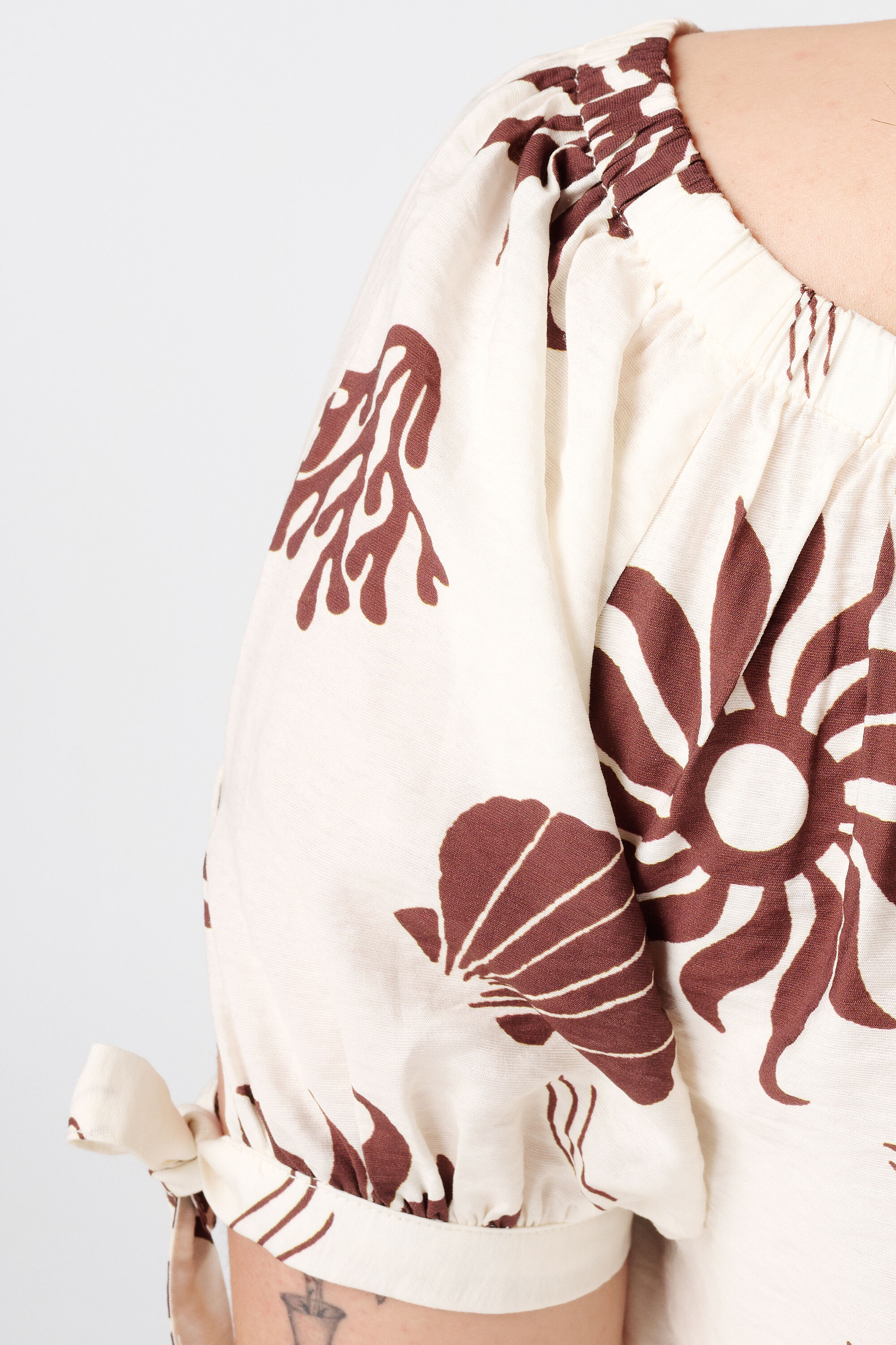 Blouse &agrave; &eacute;paules d&eacute;nud&eacute;es imprim&eacute;e image number 6