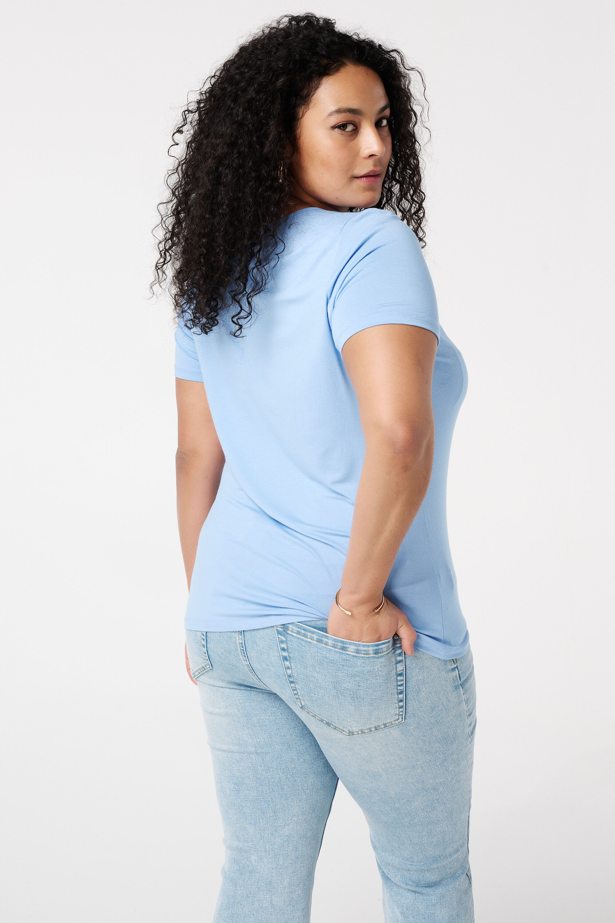 T-shirt &agrave; col en V image number 3