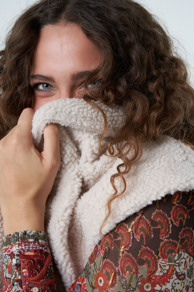 Gilet sans manches en fausse fourrure  image number 5