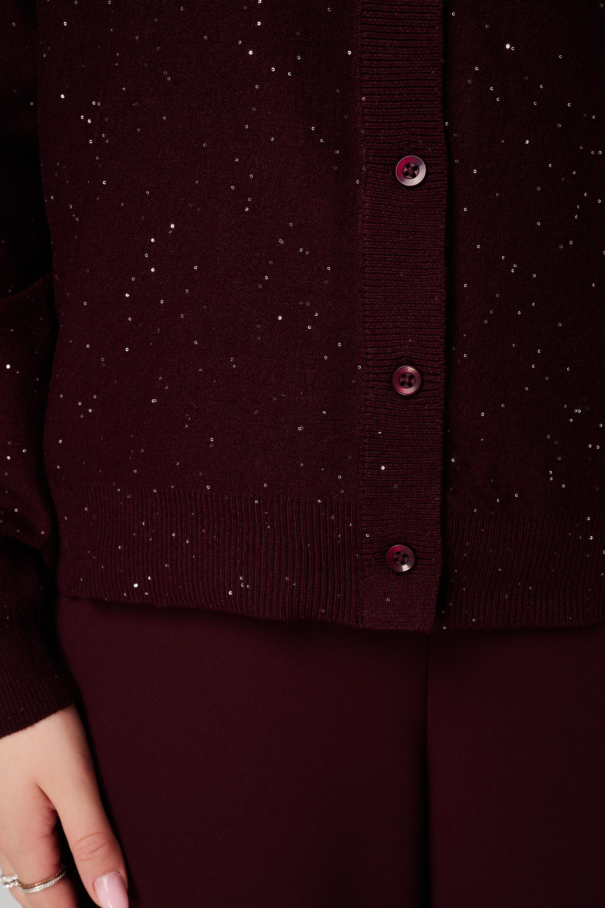 Cardigan finement tricot&eacute; avec mini paillettes image number 6