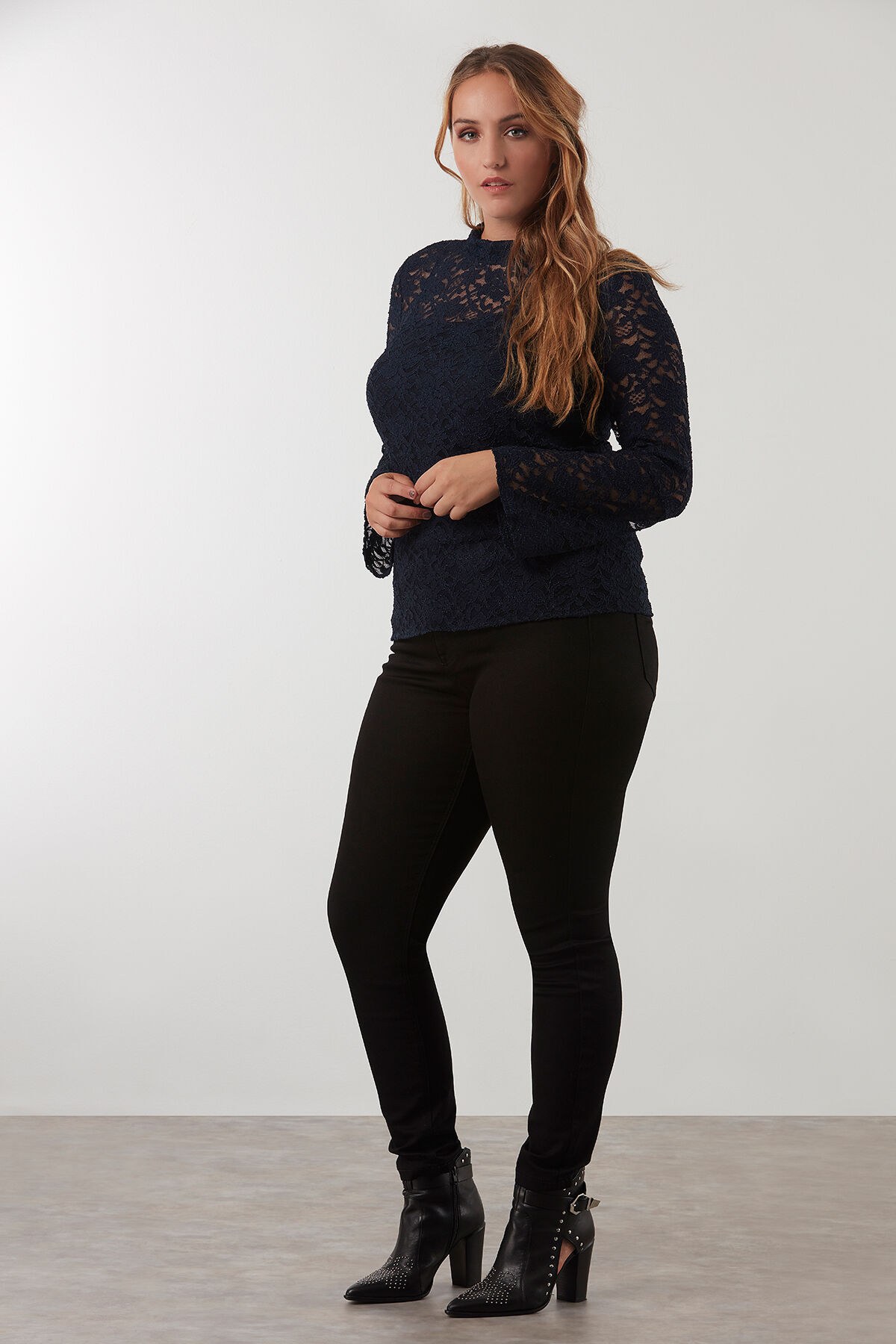 Blouse en dentelle image number 3