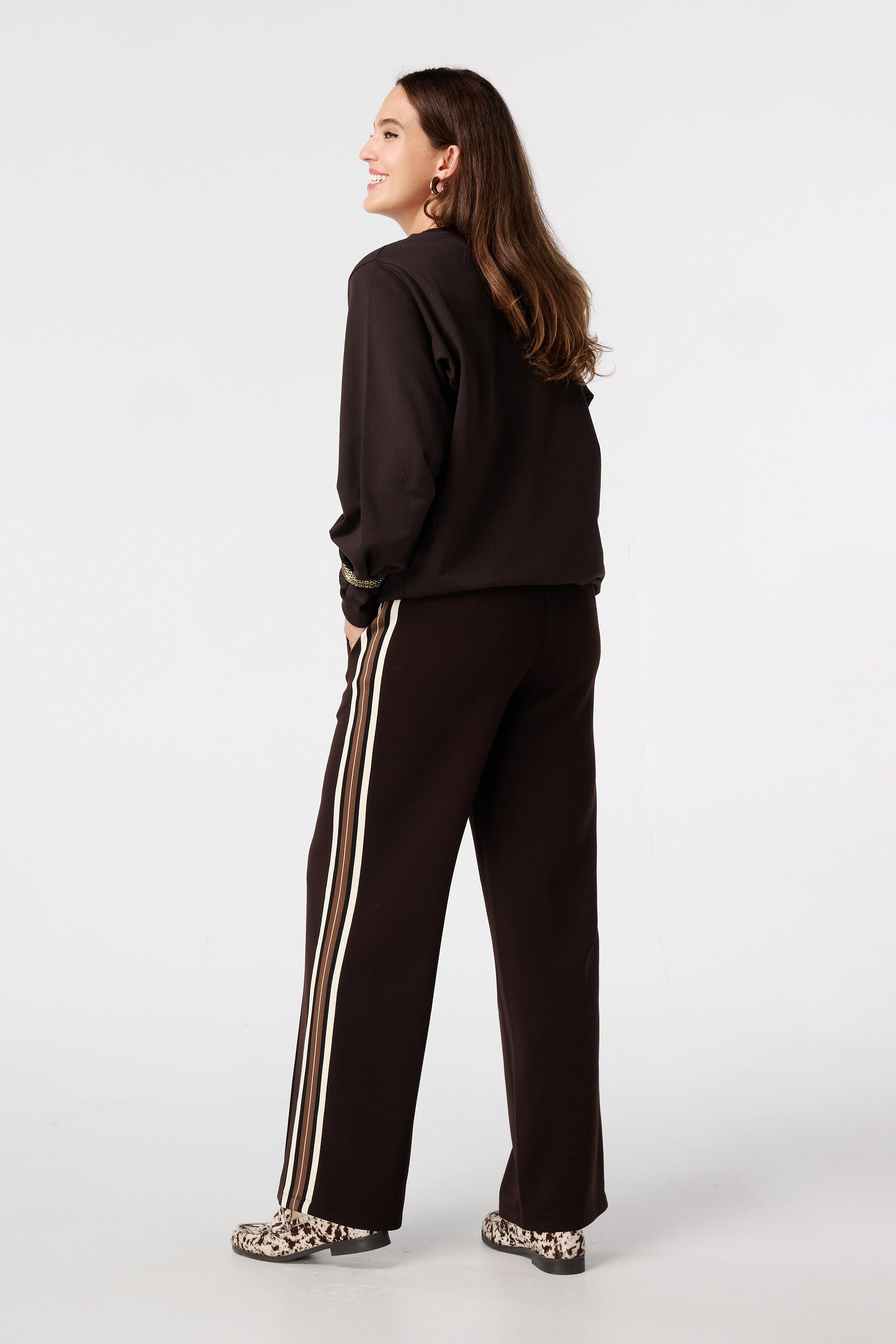 pantalon large avec passepoil sur le c&ocirc;t&eacute; image number 3