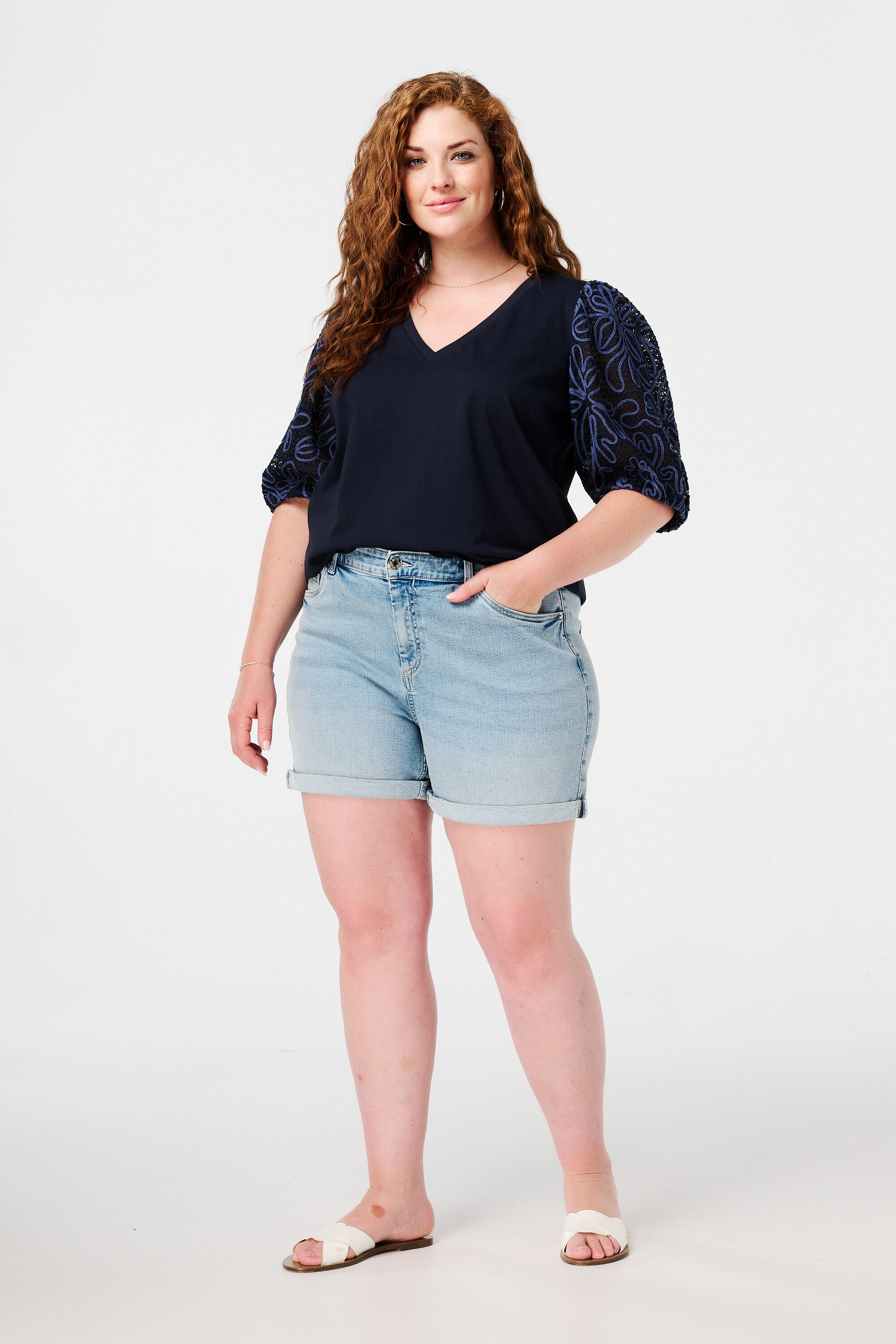 T-shirt &agrave; manches brod&eacute;es image number 5