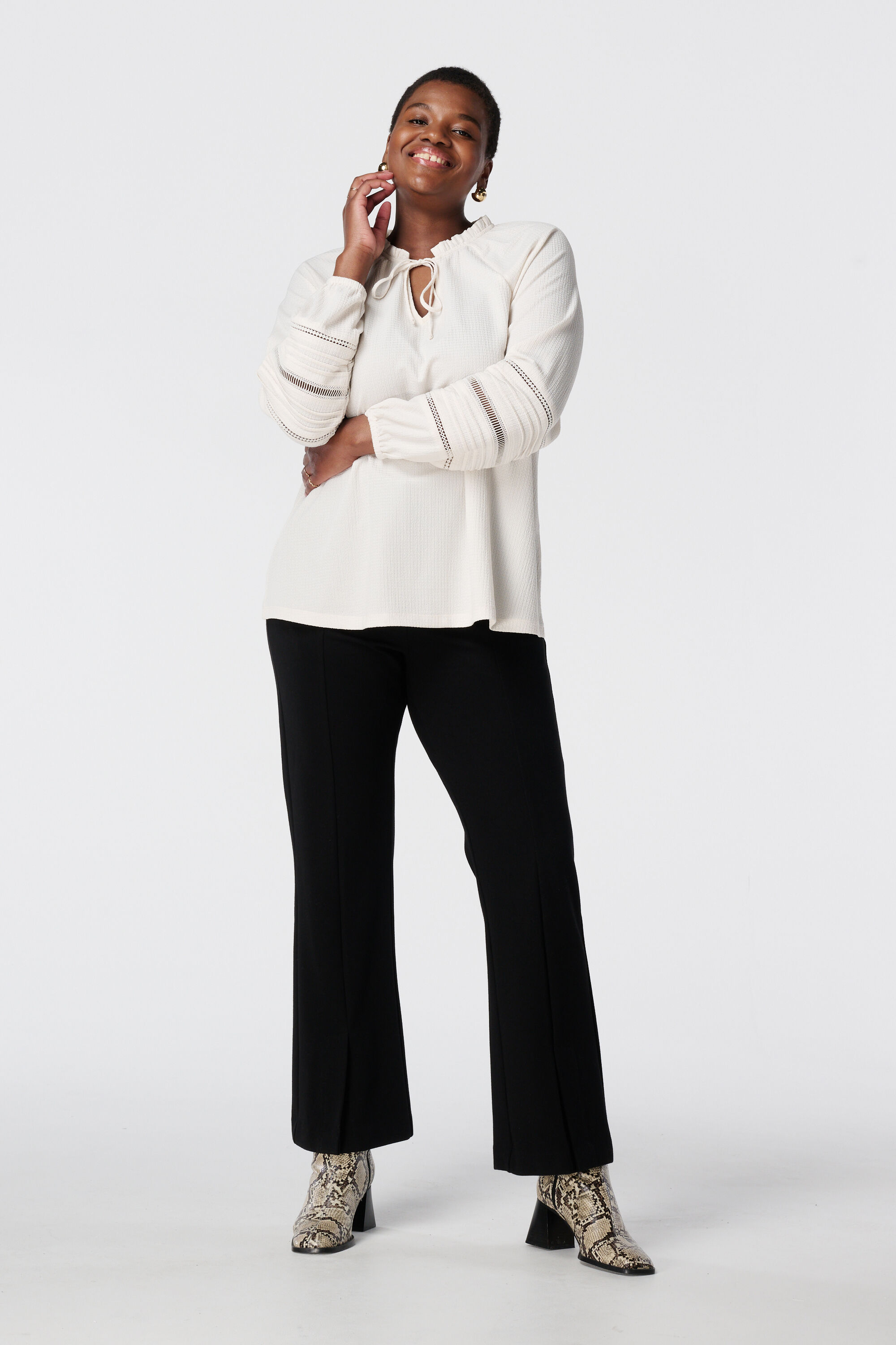 Haut avec d&eacute;tails brod&eacute;s image number 5