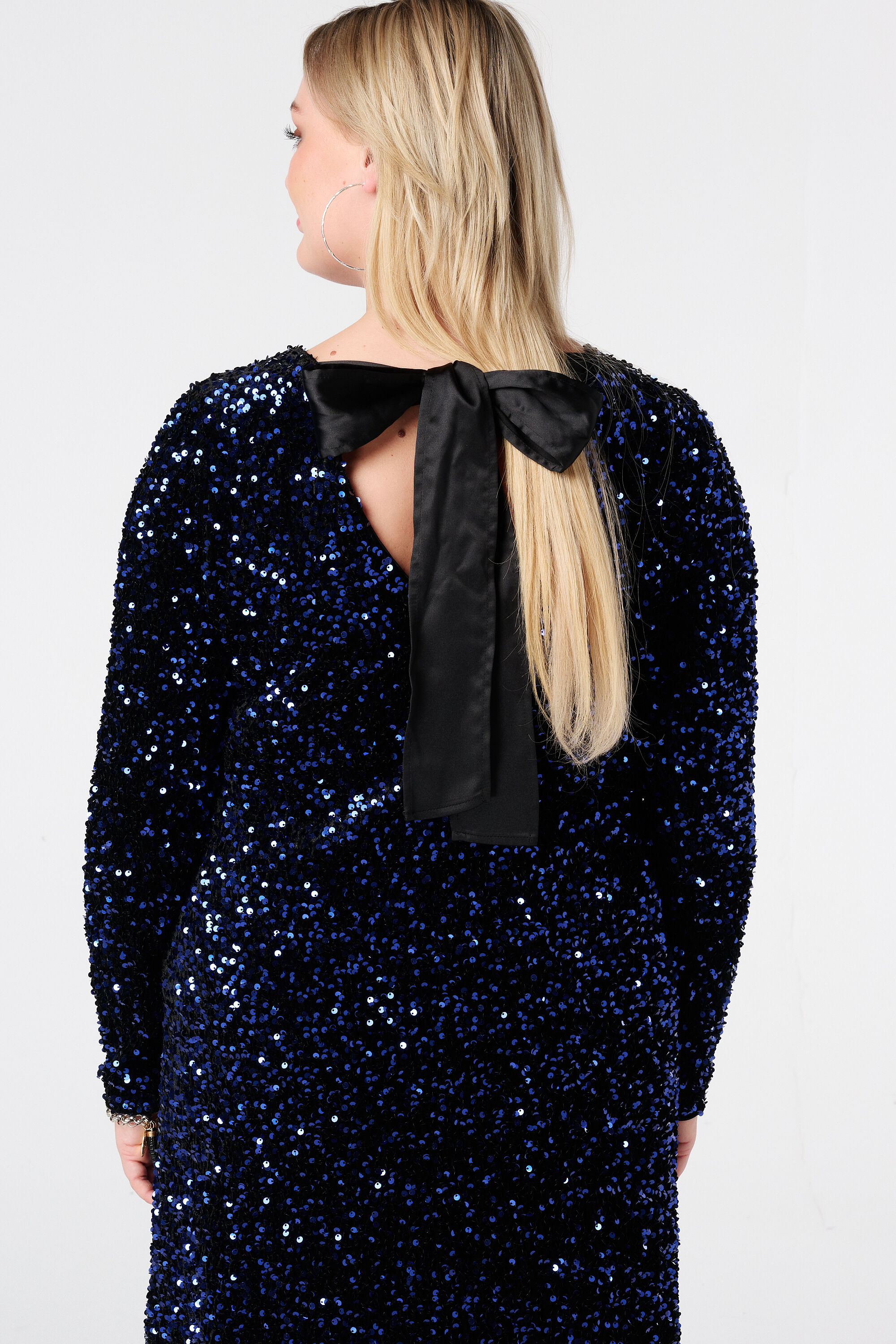 Robe avec sequins et n&oelig;ud au dos image number 4
