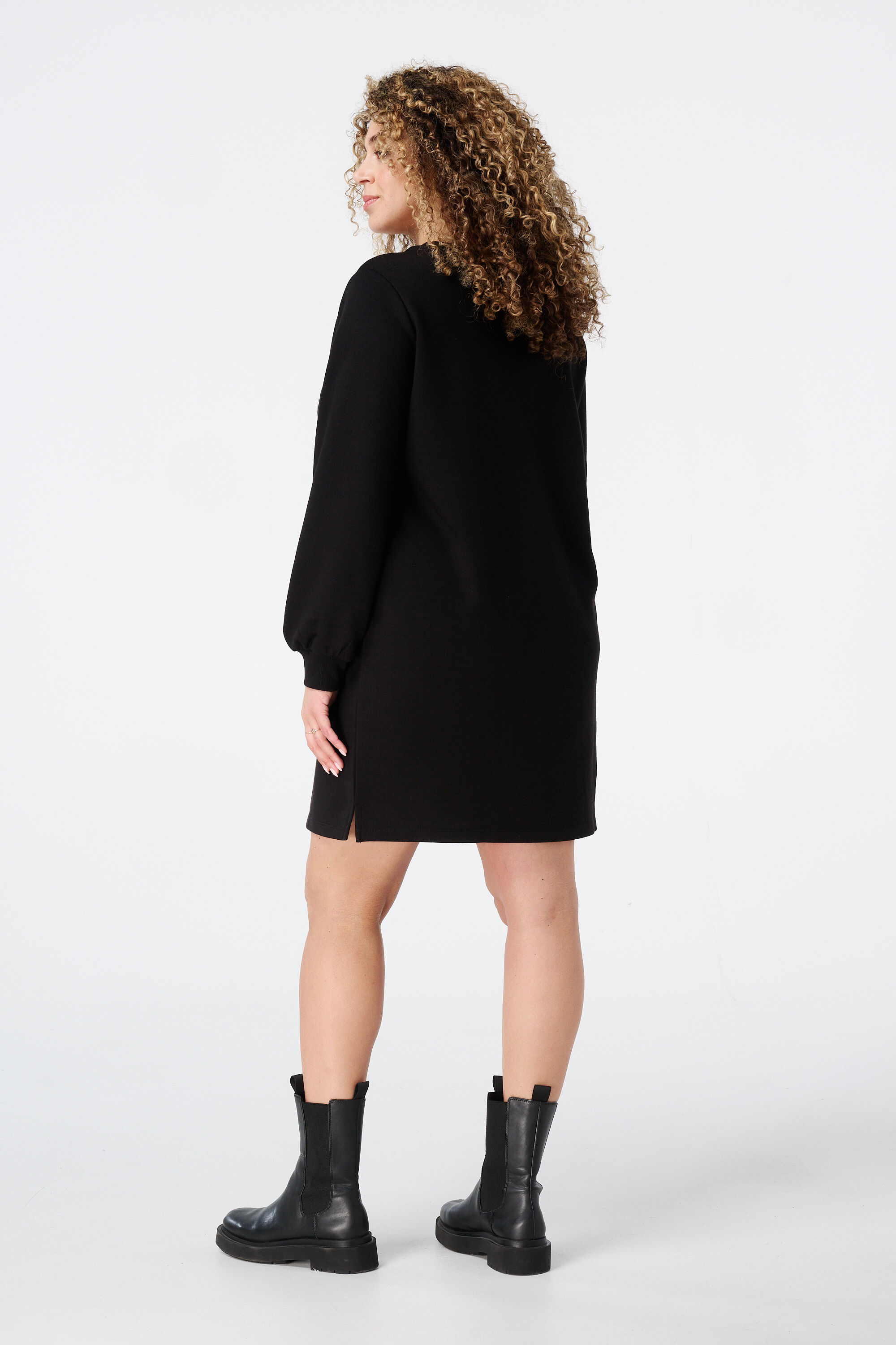 Robe sweat-shirt oversize avec inscription image number 3