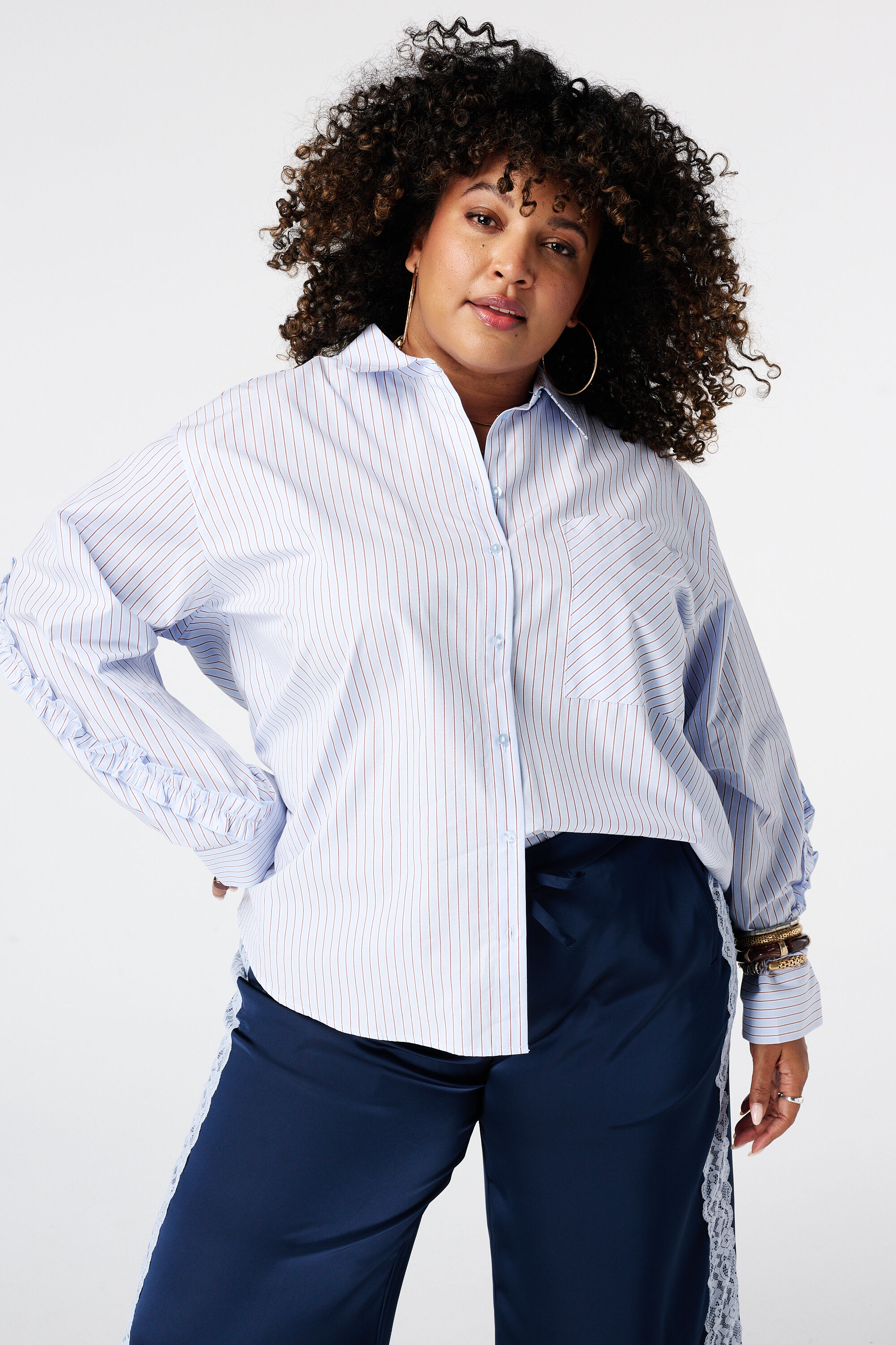Blouse ray&eacute;e avec volants
