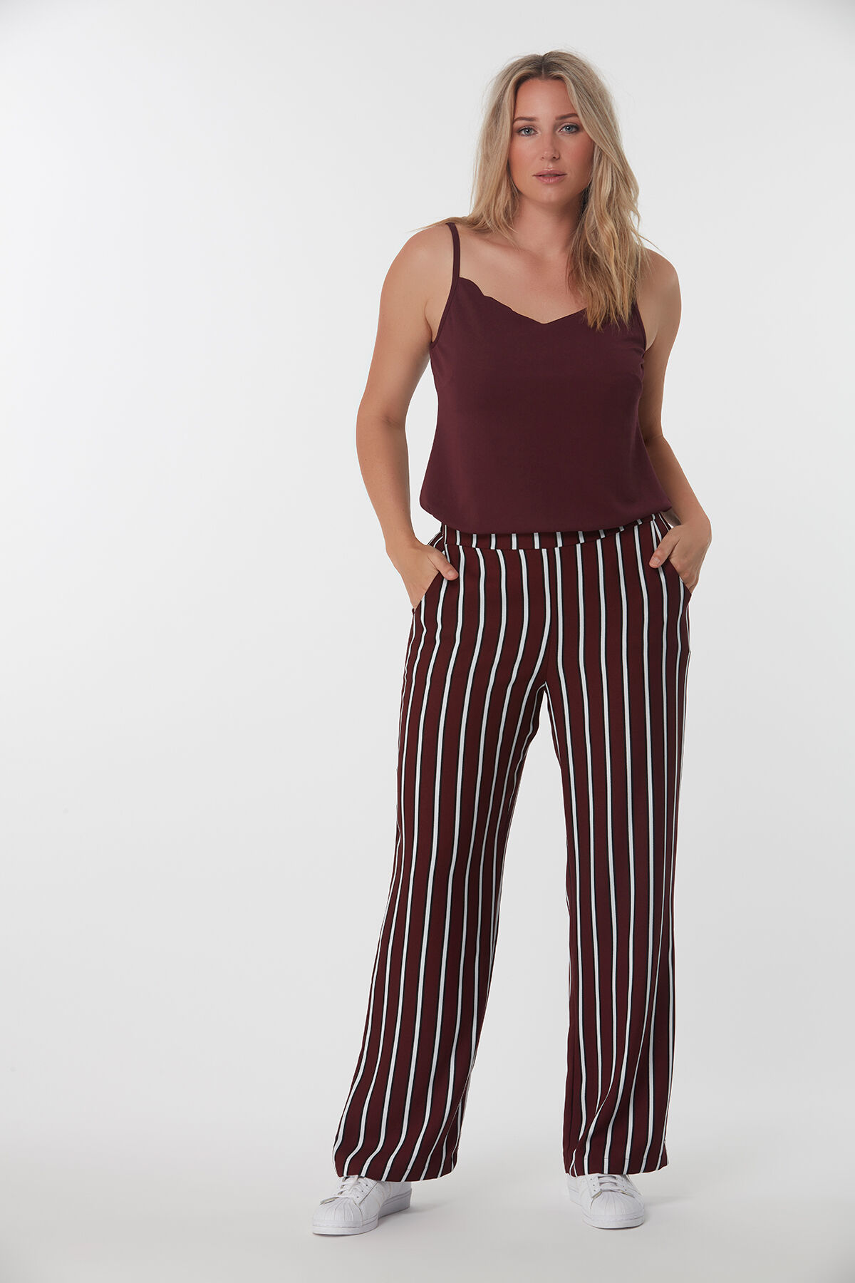 Pantalon large ray&eacute; image number 4