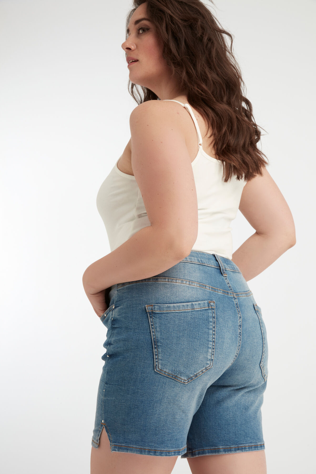 Short avec clous image number 6