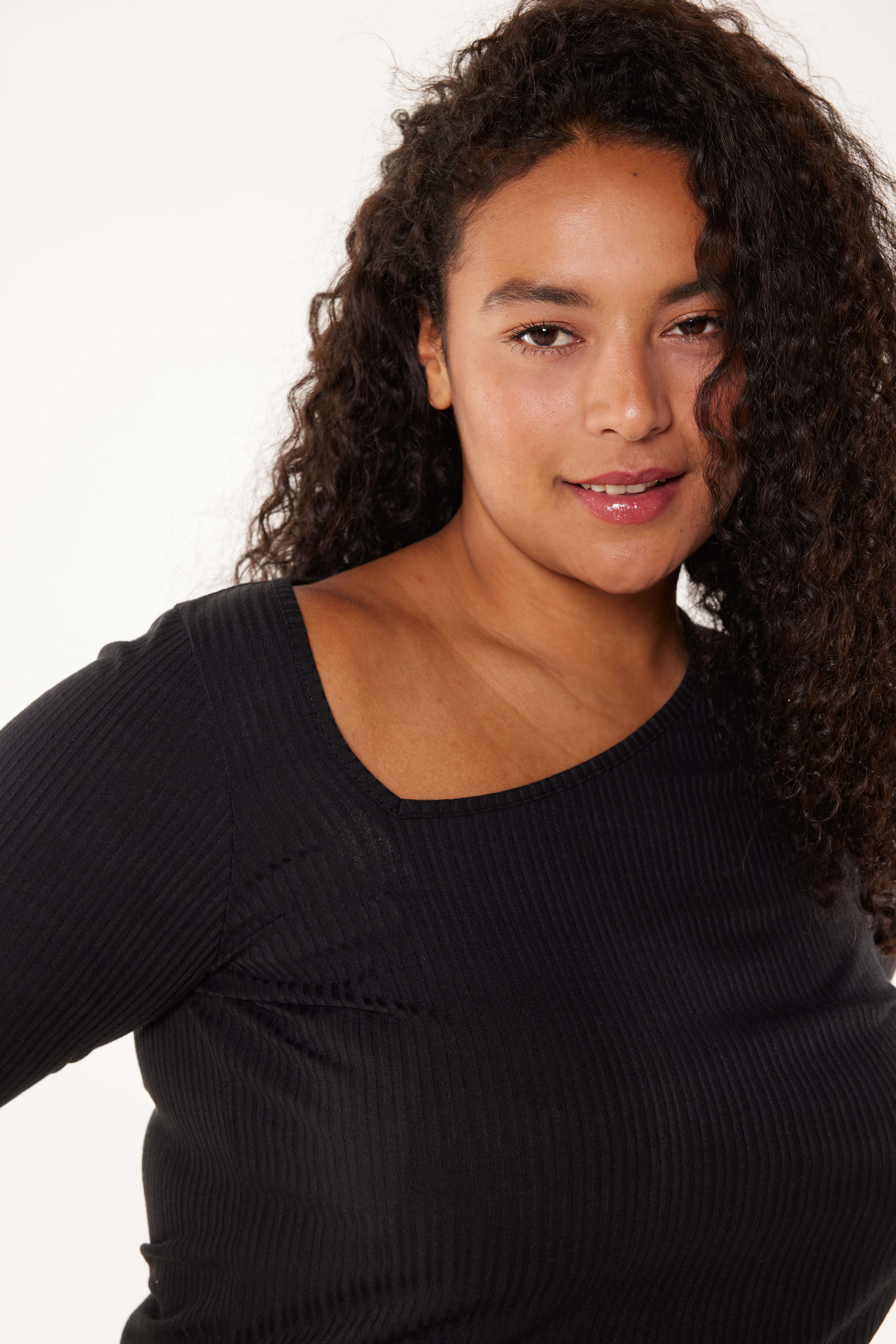 Haut c&ocirc;tel&eacute; asym&eacute;trique image number 4