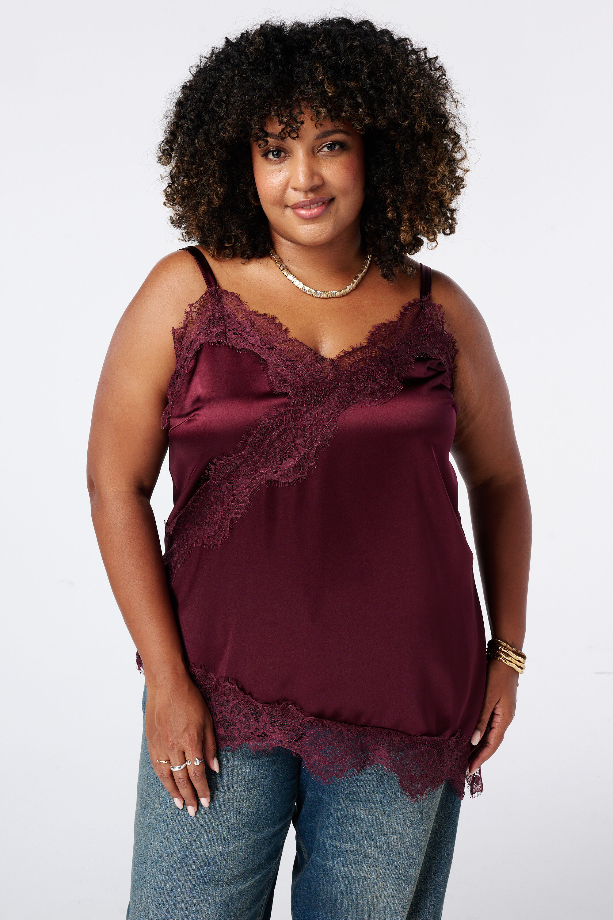 Blouse asym&eacute;trique avec dentelle