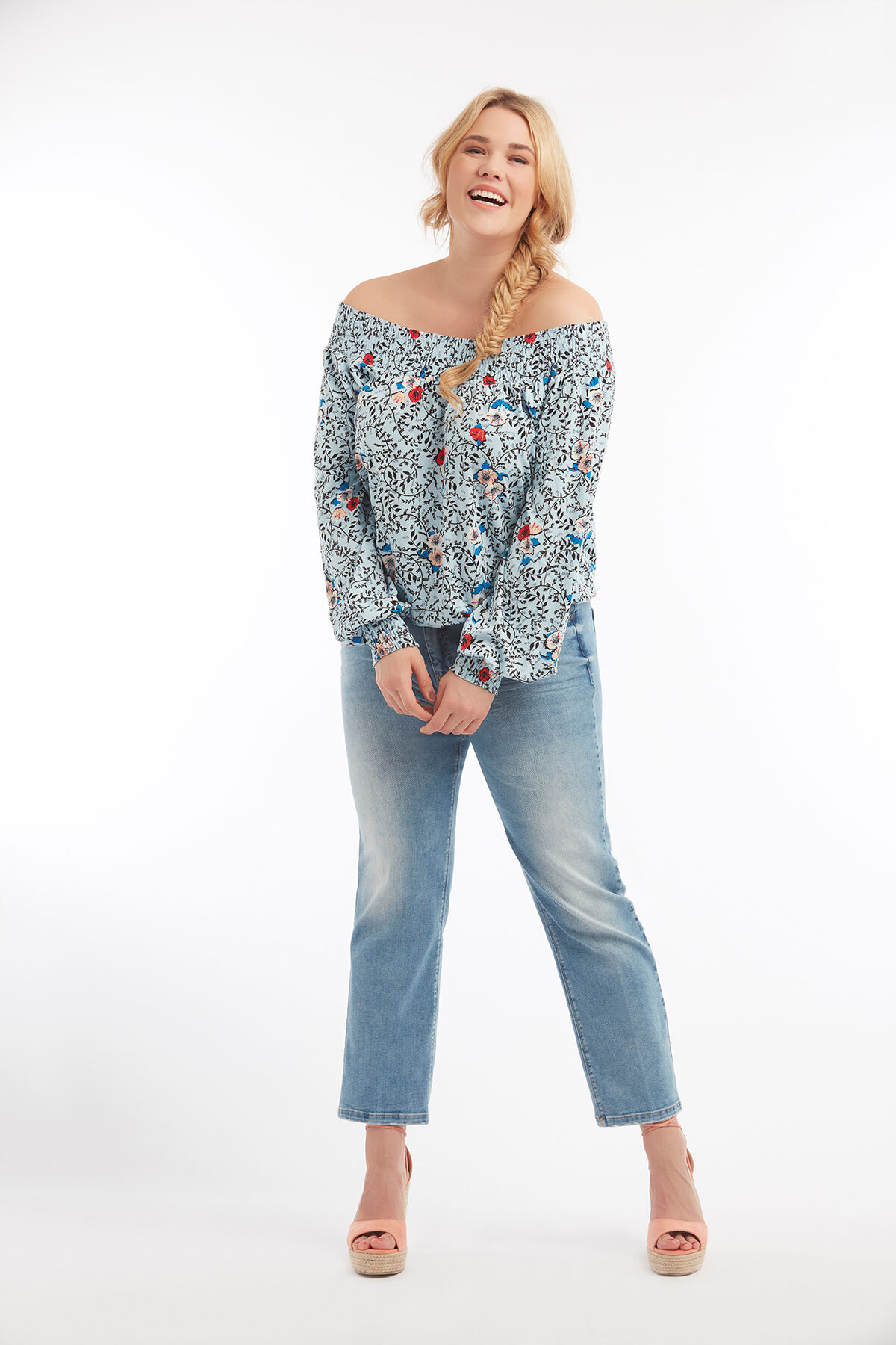 Haut &agrave; &eacute;paules d&eacute;nud&eacute;es image number 4