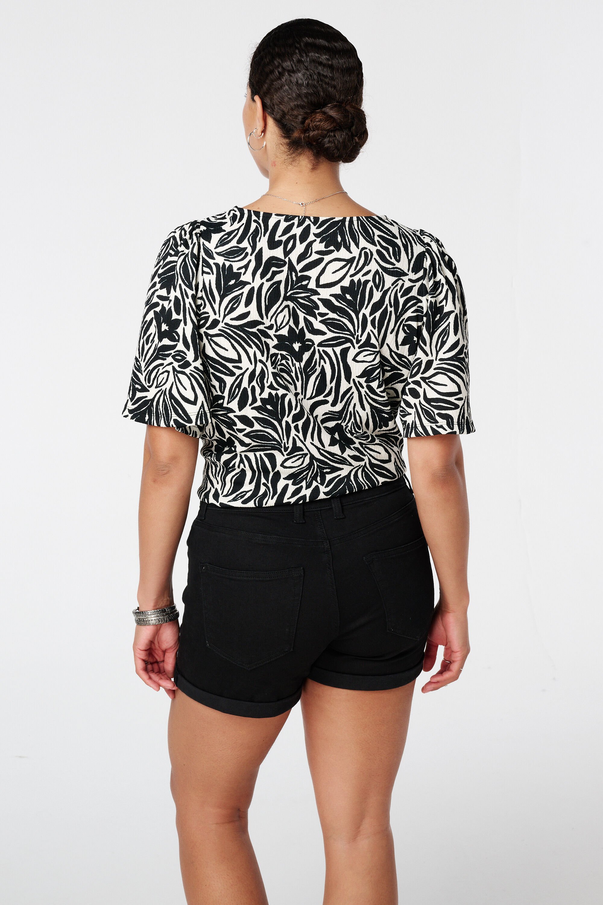 Short en jean avec tissu extensible image number 3