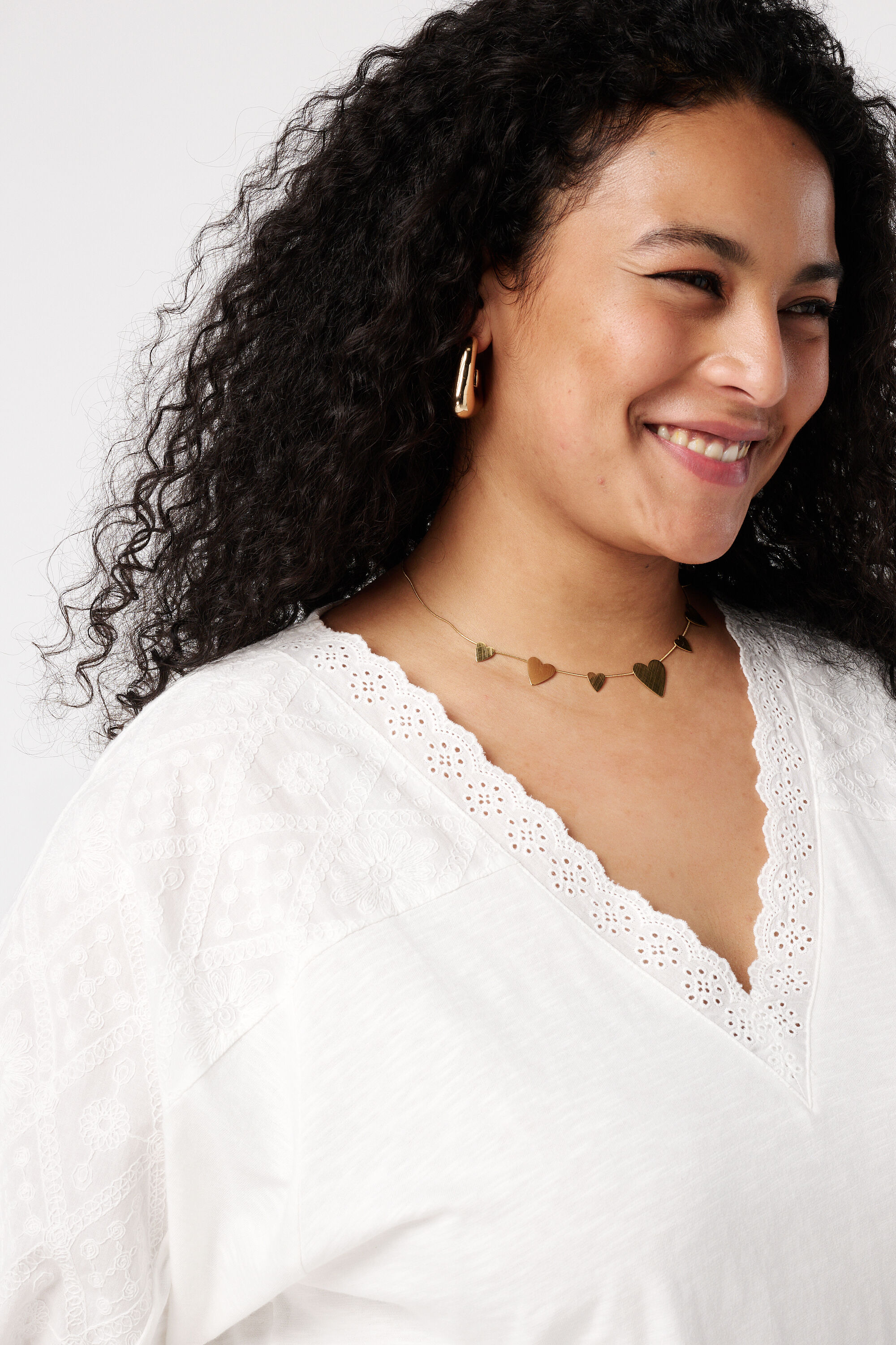 Haut avec d&eacute;tails en dentelle image number 4