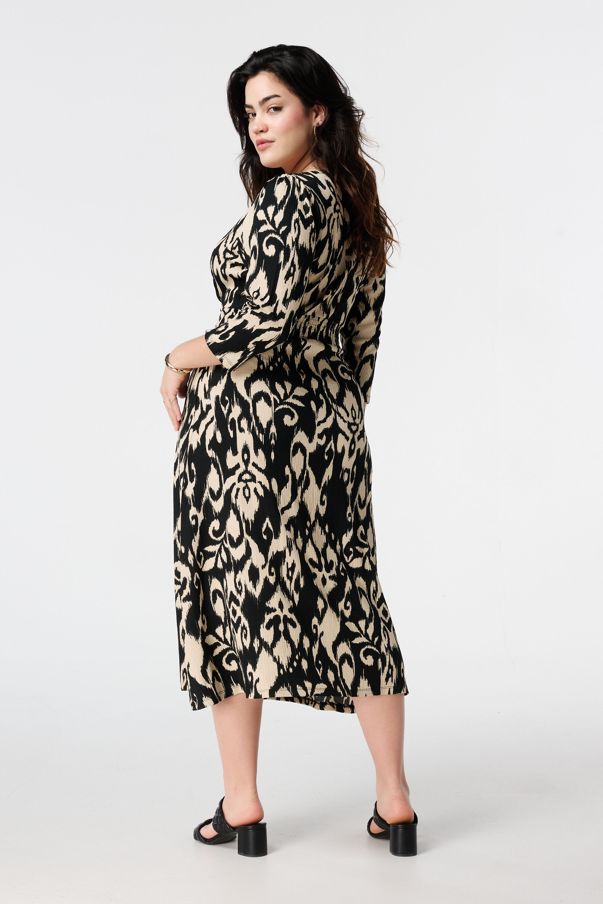 Robe midi structur&eacute;e &agrave; imprim&eacute; image number 3